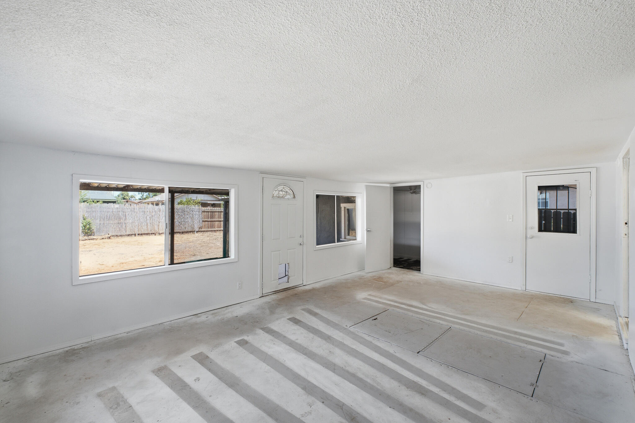 720 E Ventura Ave, Tulare, CA 93274