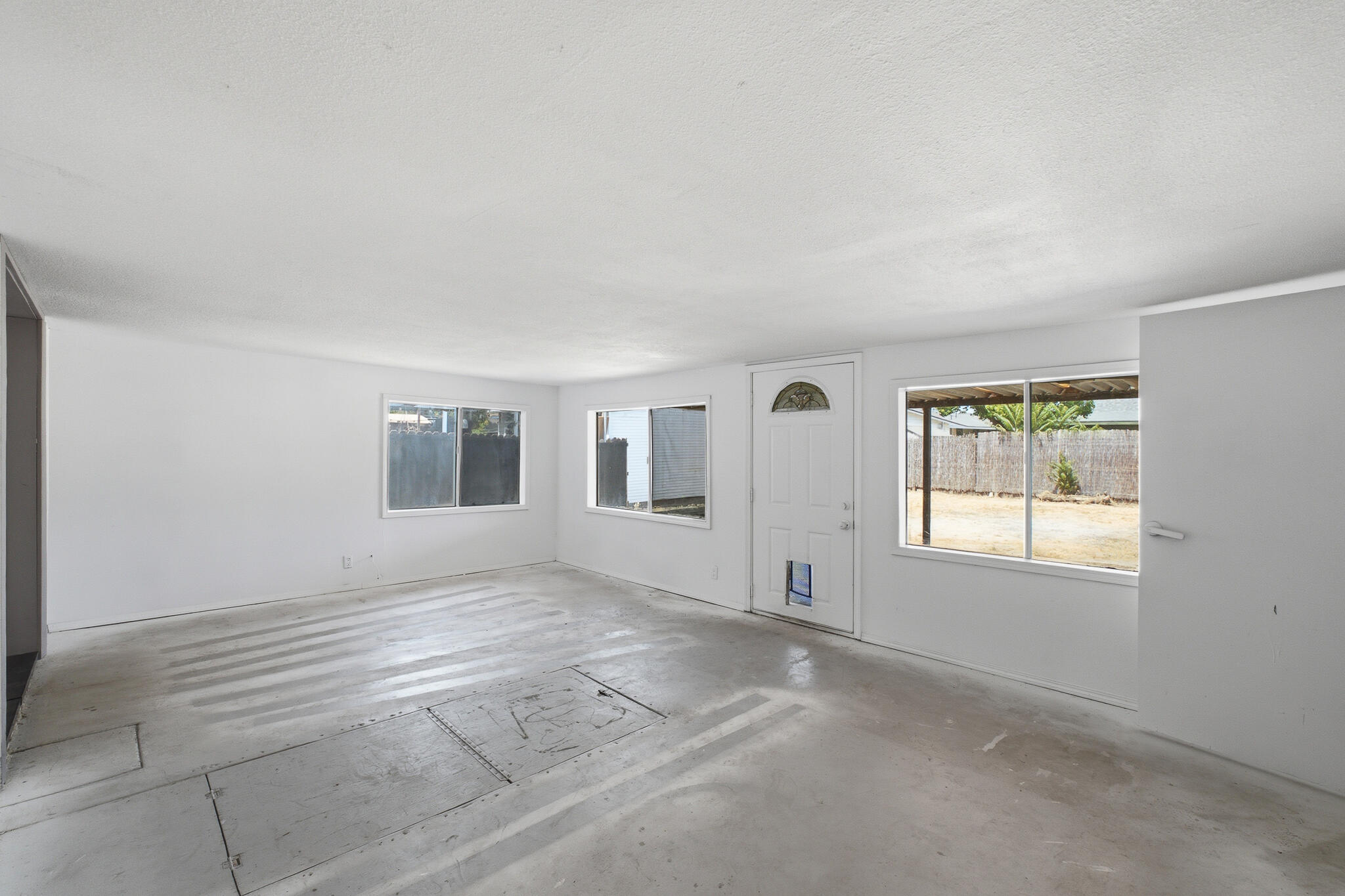 720 E Ventura Ave, Tulare, CA 93274