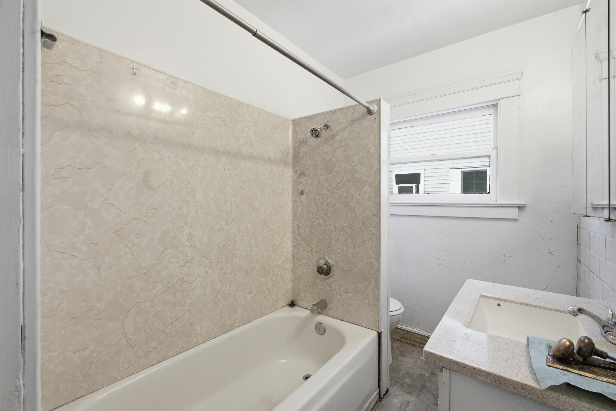 720 E Ventura Ave, Tulare, CA 93274