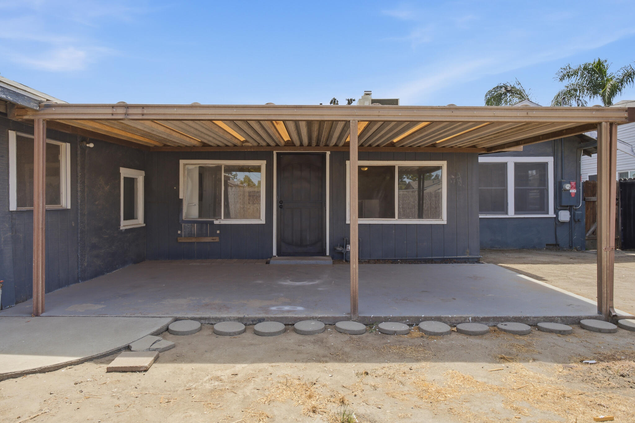 720 E Ventura Ave, Tulare, CA 93274
