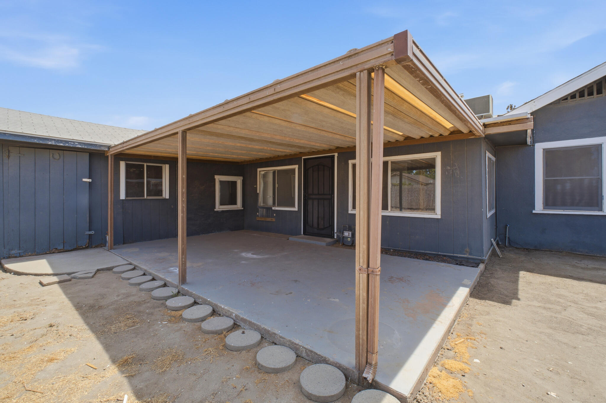 720 E Ventura Ave, Tulare, CA 93274