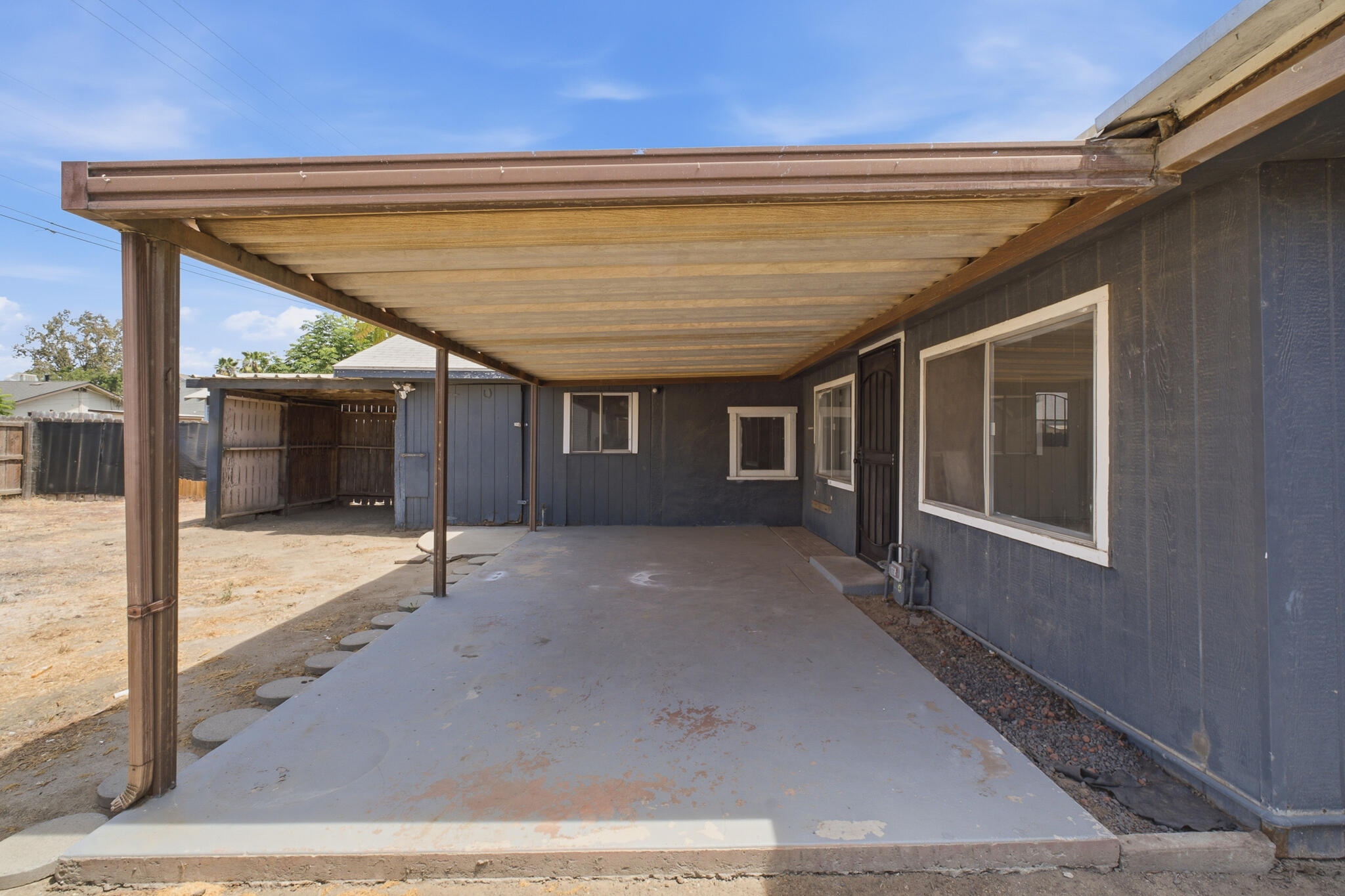 720 E Ventura Ave, Tulare, CA 93274