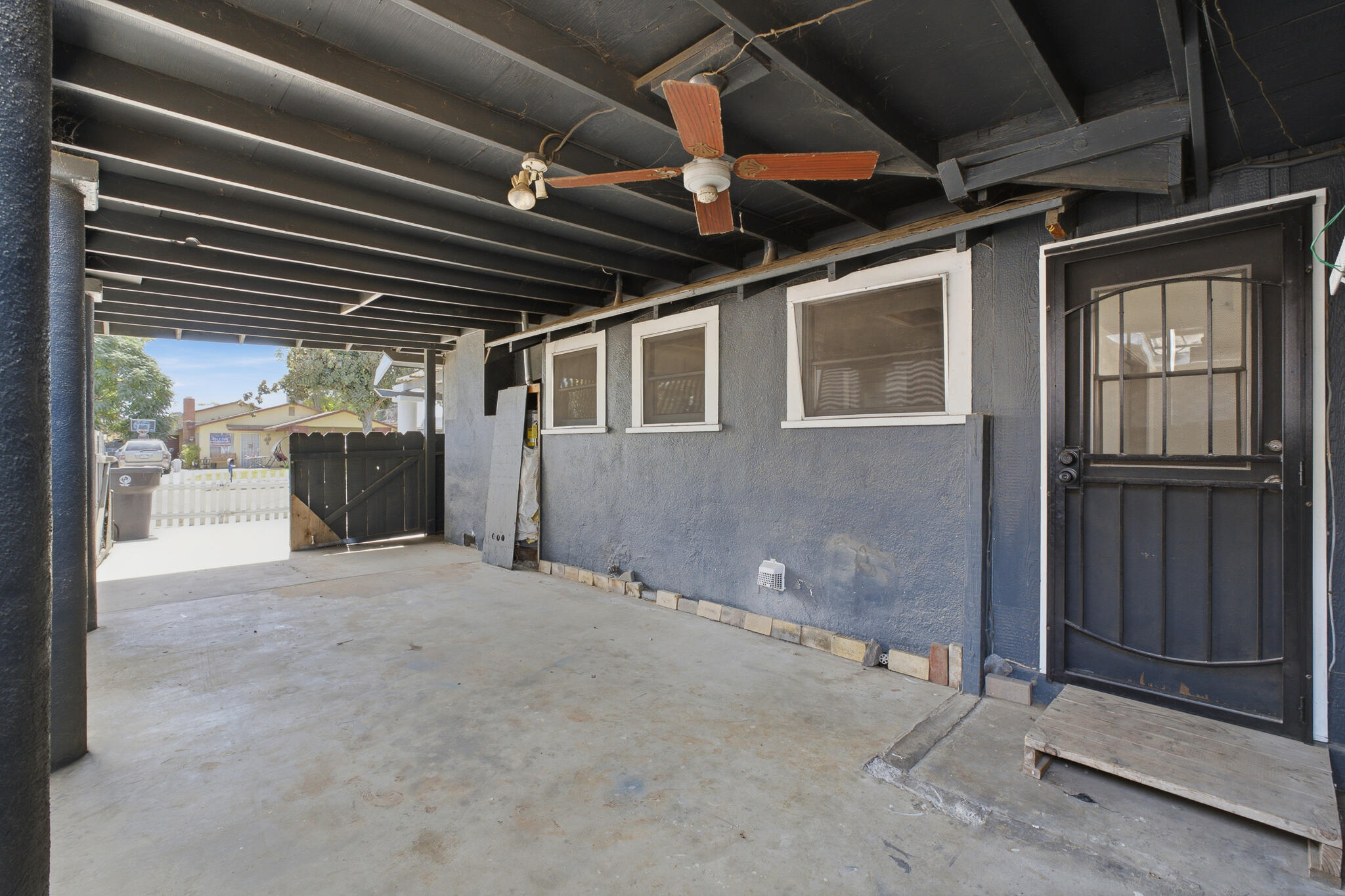 720 E Ventura Ave, Tulare, CA 93274