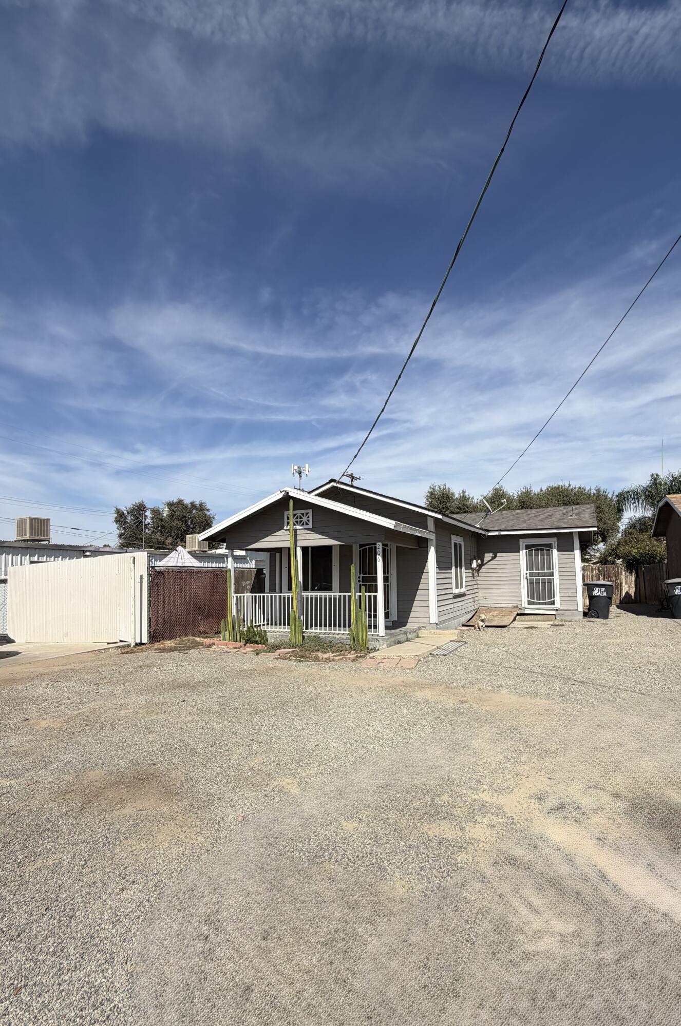 206 S Bradley Ct, Visalia, CA 93292