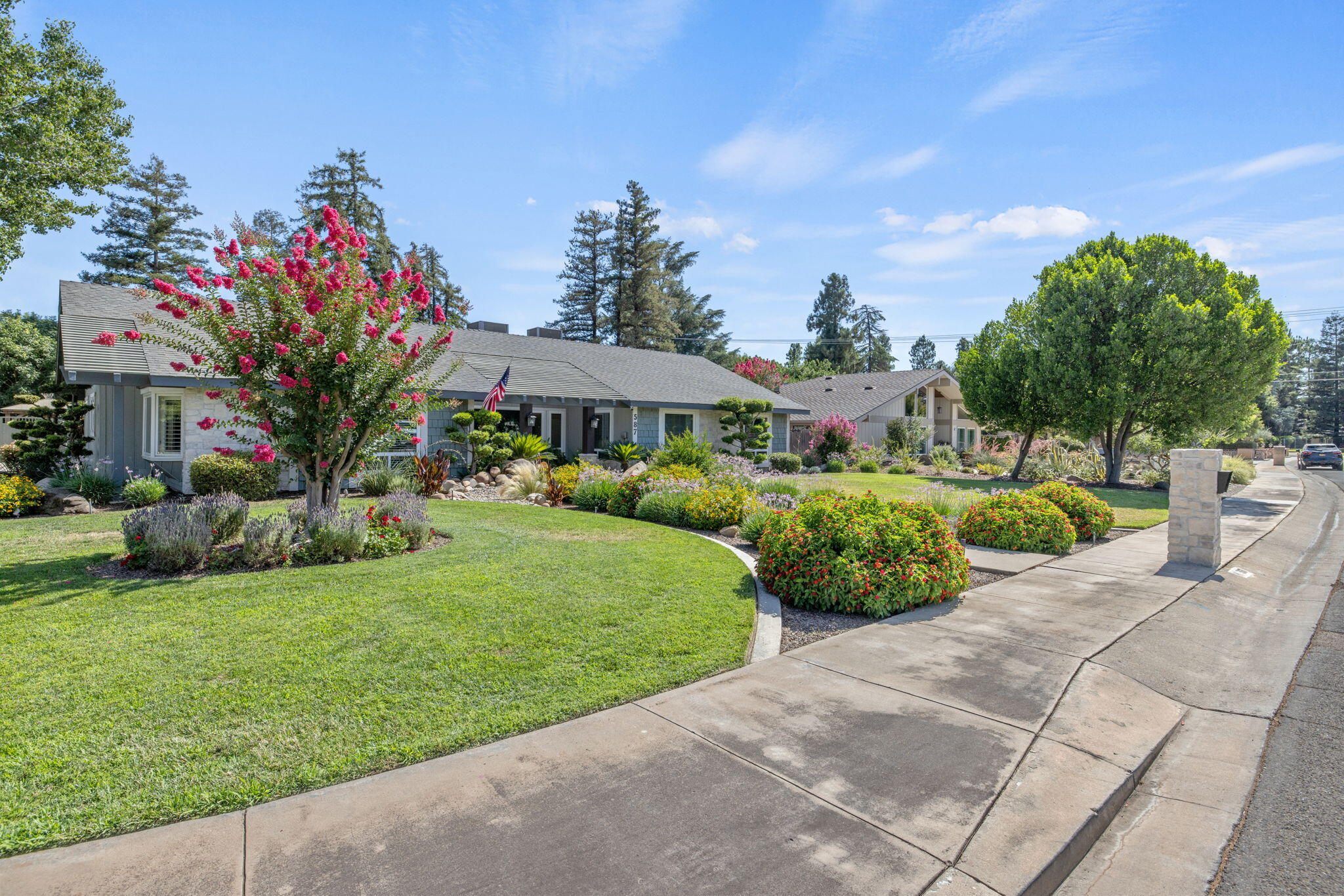 587 E Camelia Ave, Tulare, CA 93274