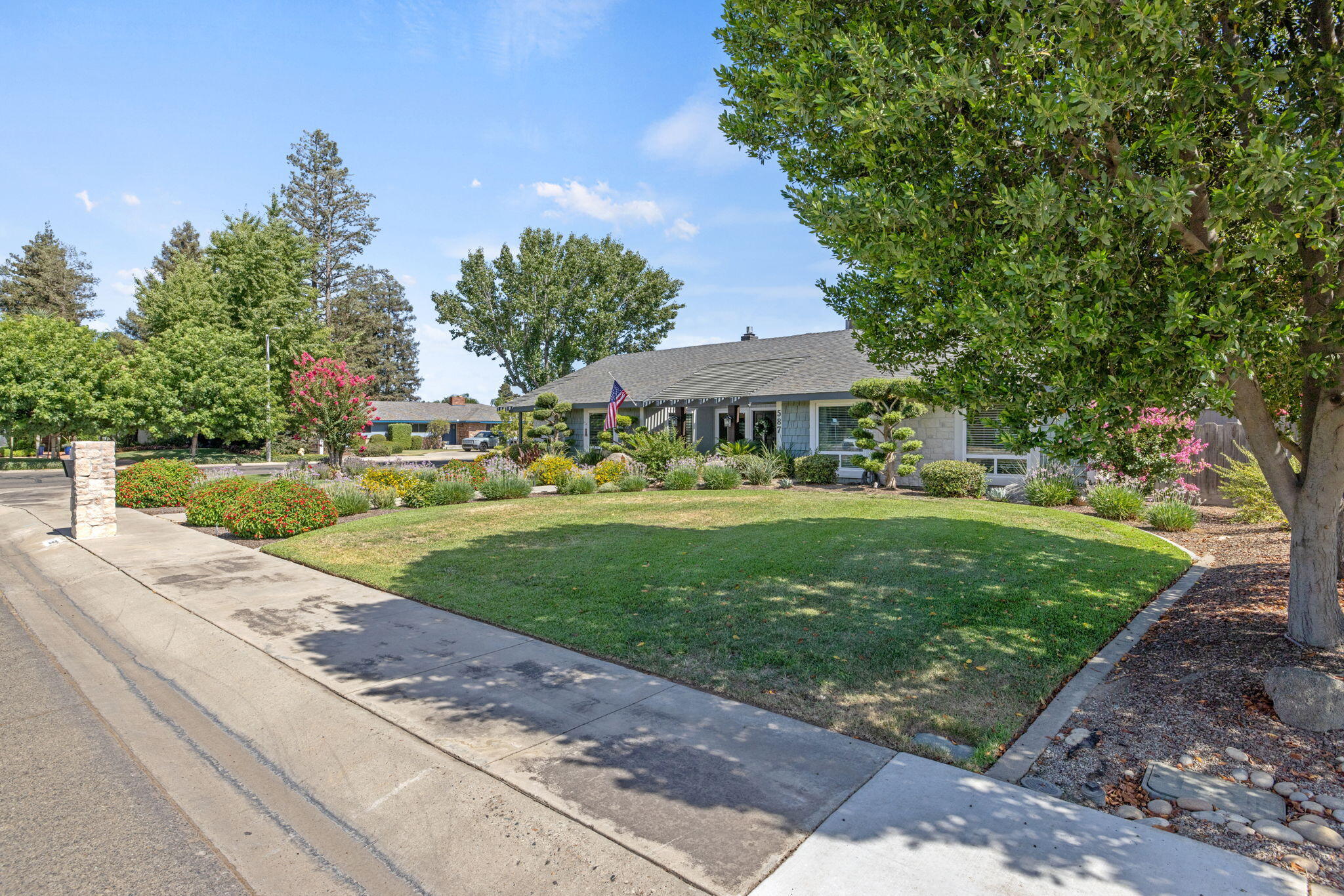 587 E Camelia Ave, Tulare, CA 93274