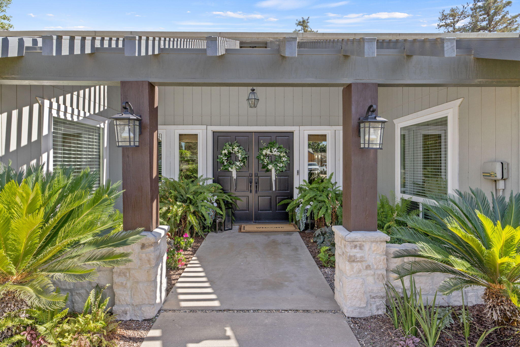 587 E Camelia Ave, Tulare, CA 93274
