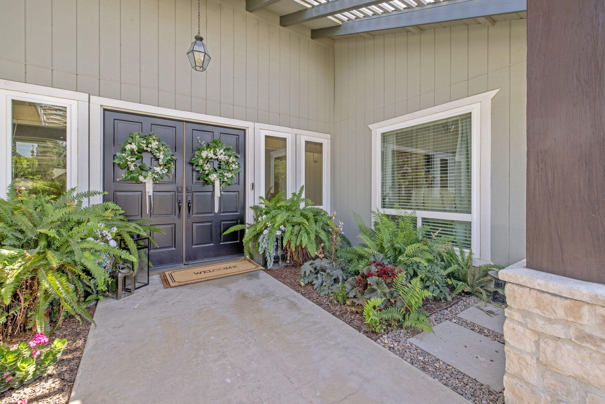 587 E Camelia Ave, Tulare, CA 93274