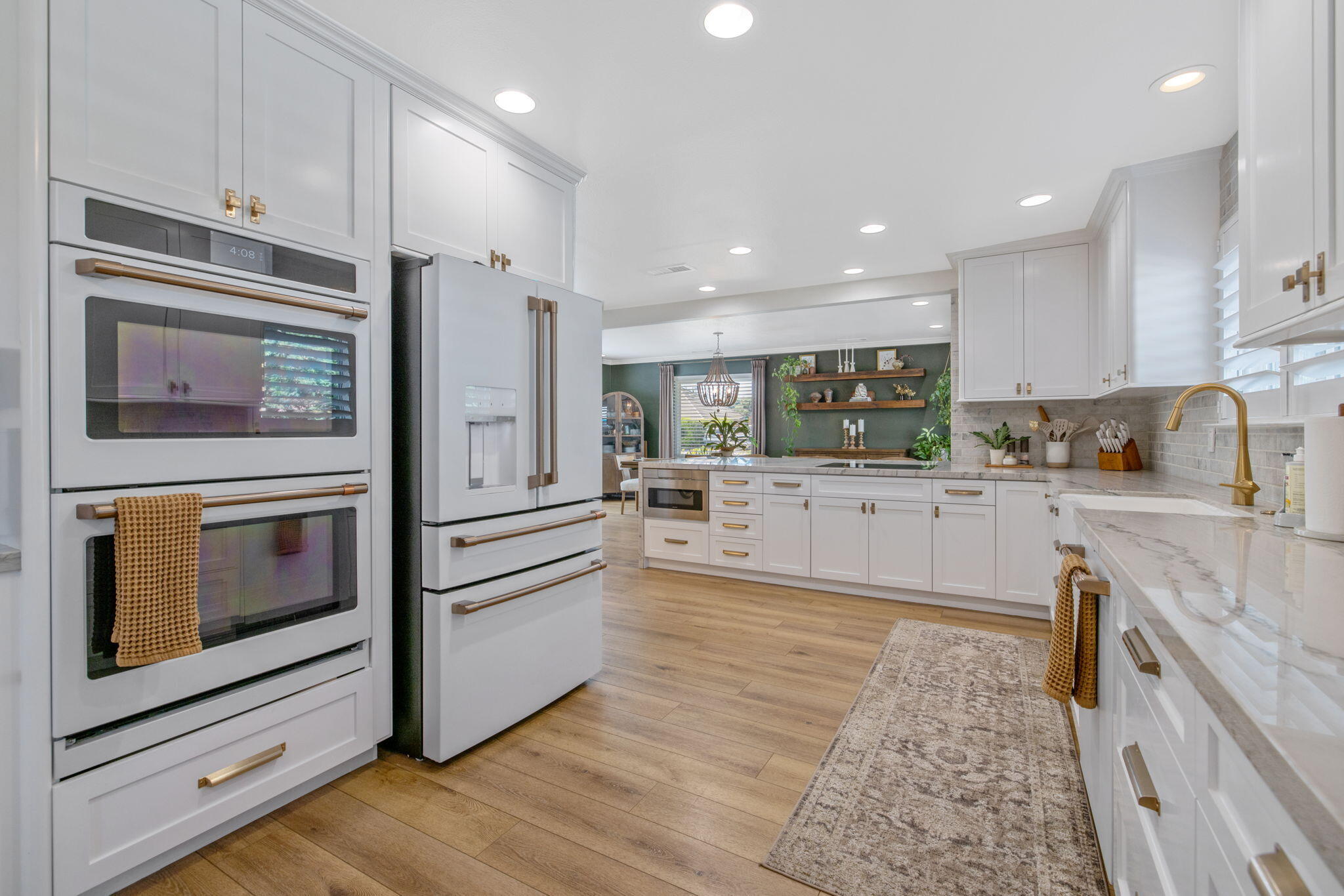 587 E Camelia Ave, Tulare, CA 93274