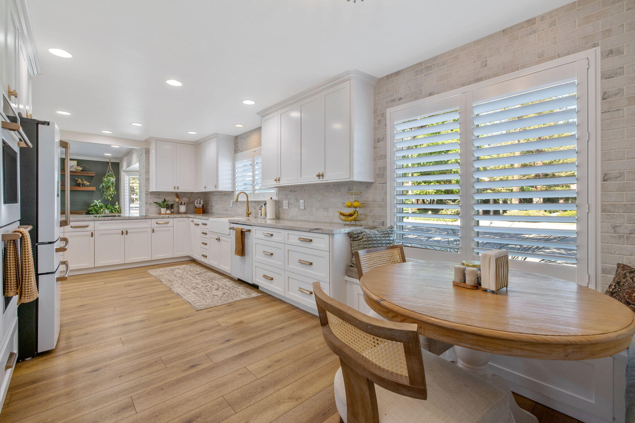 587 E Camelia Ave, Tulare, CA 93274