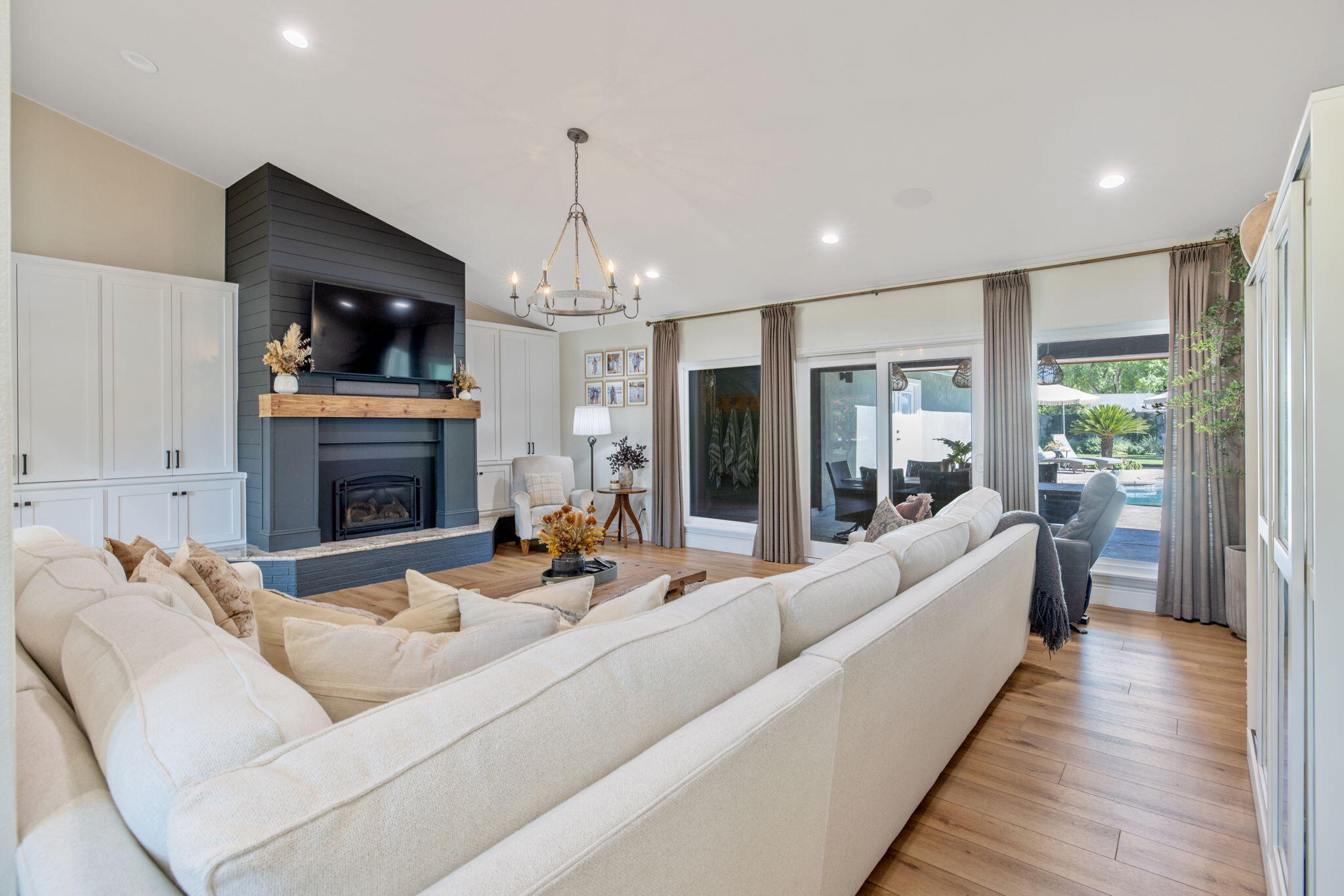 587 E Camelia Ave, Tulare, CA 93274