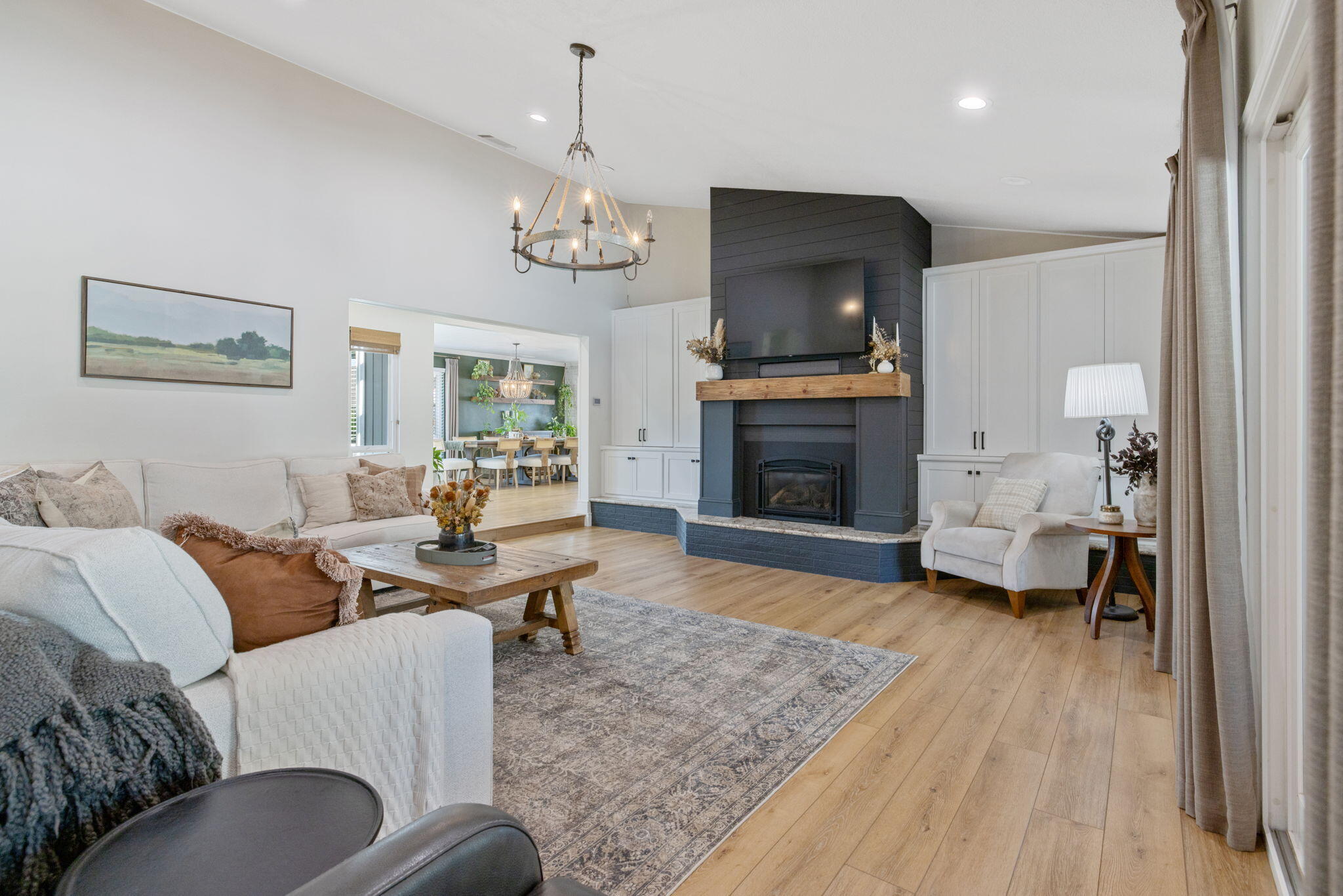587 E Camelia Ave, Tulare, CA 93274