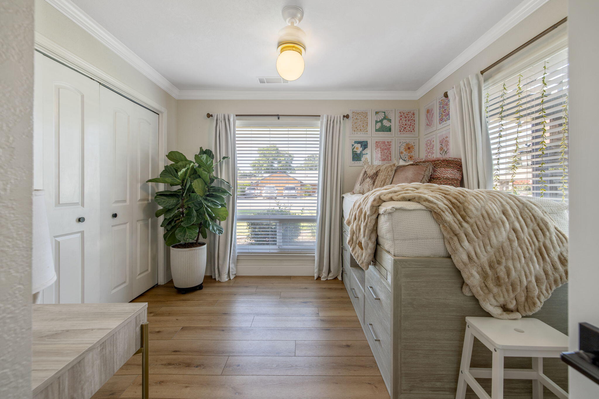 587 E Camelia Ave, Tulare, CA 93274