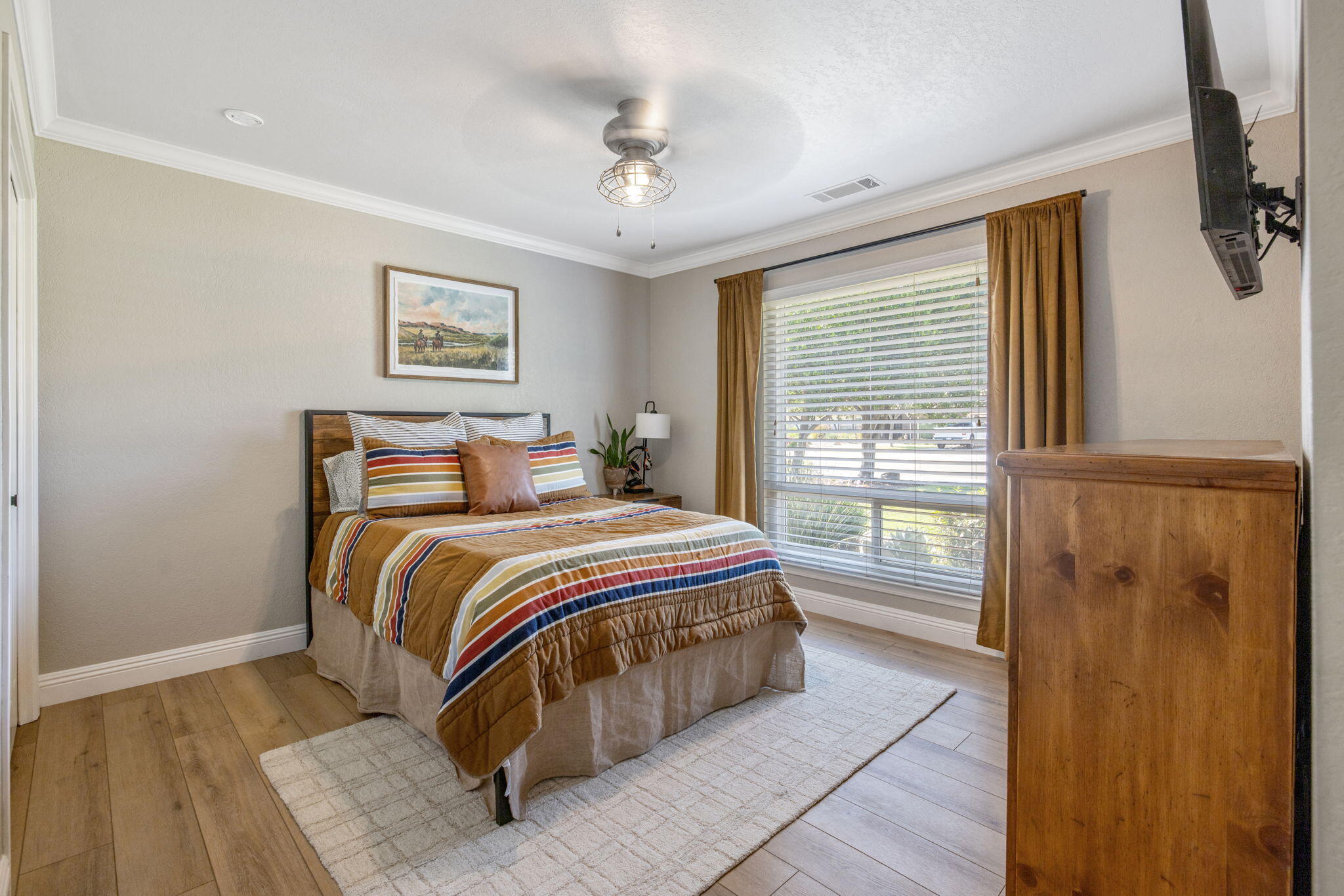 587 E Camelia Ave, Tulare, CA 93274