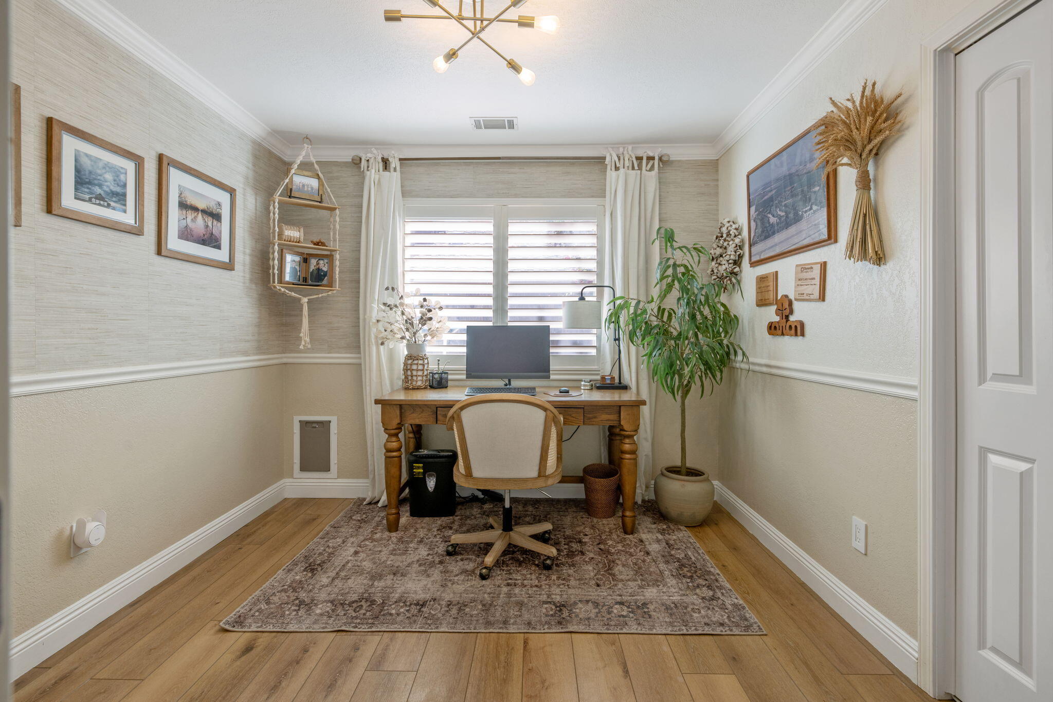 587 E Camelia Ave, Tulare, CA 93274
