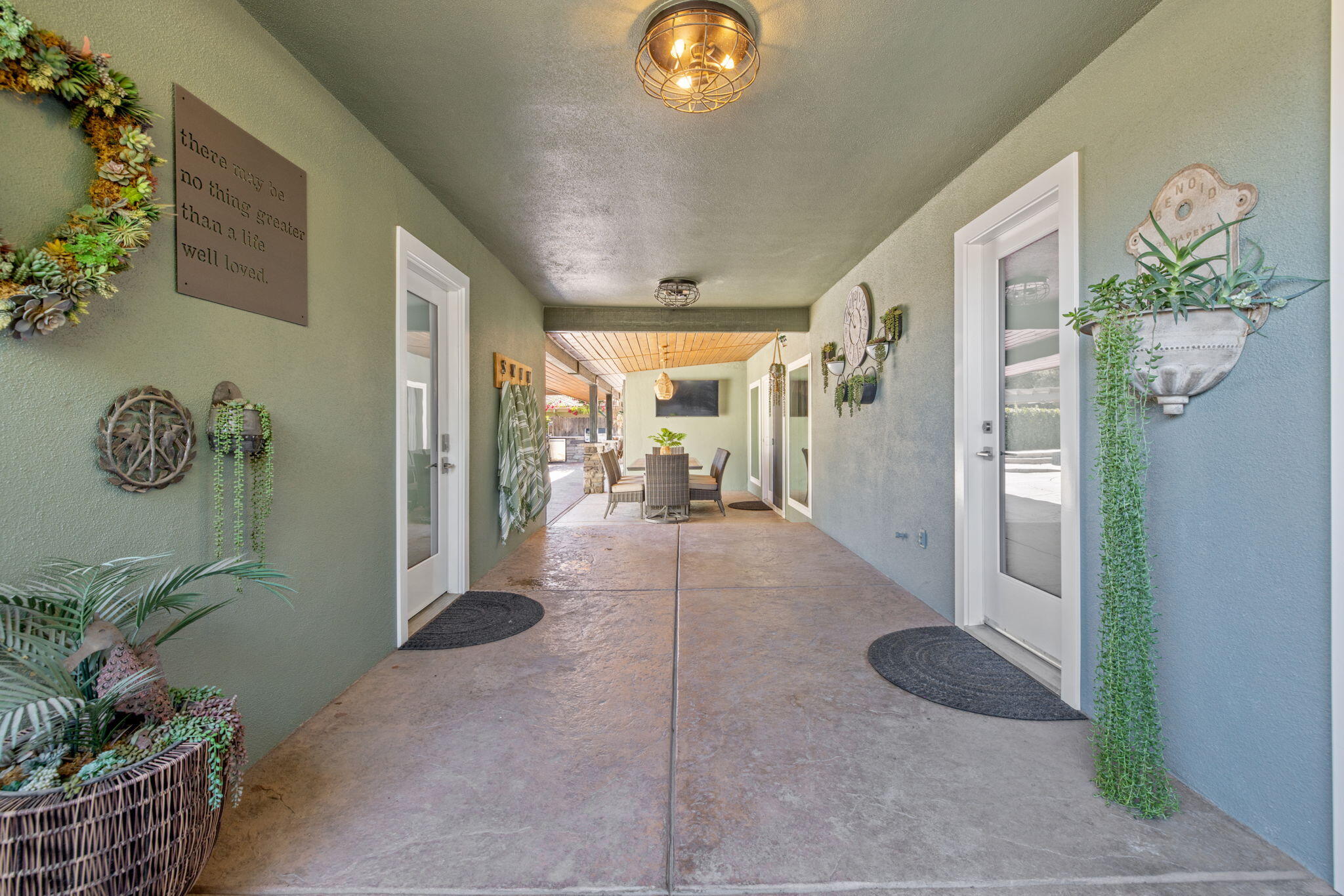 587 E Camelia Ave, Tulare, CA 93274