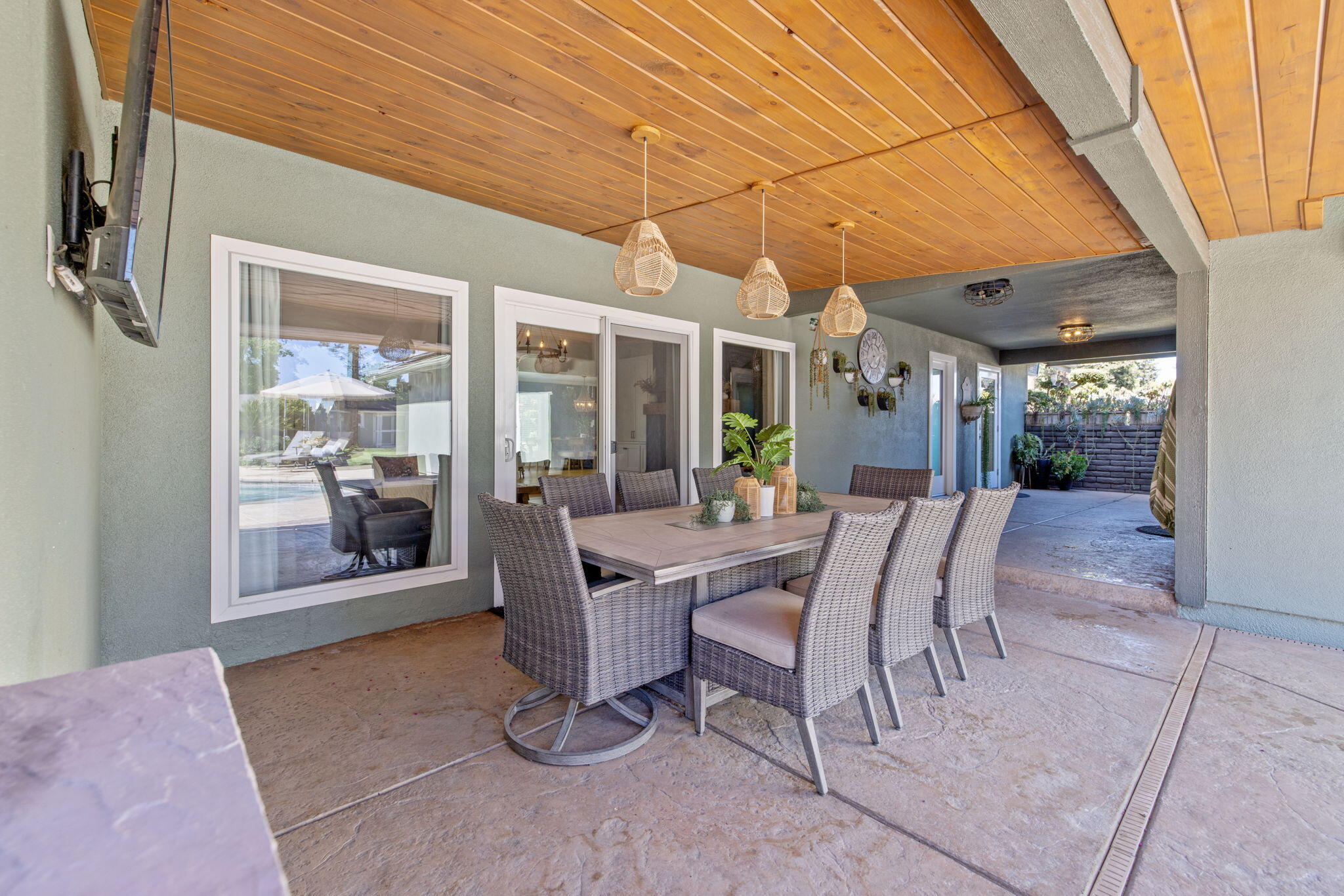 587 E Camelia Ave, Tulare, CA 93274