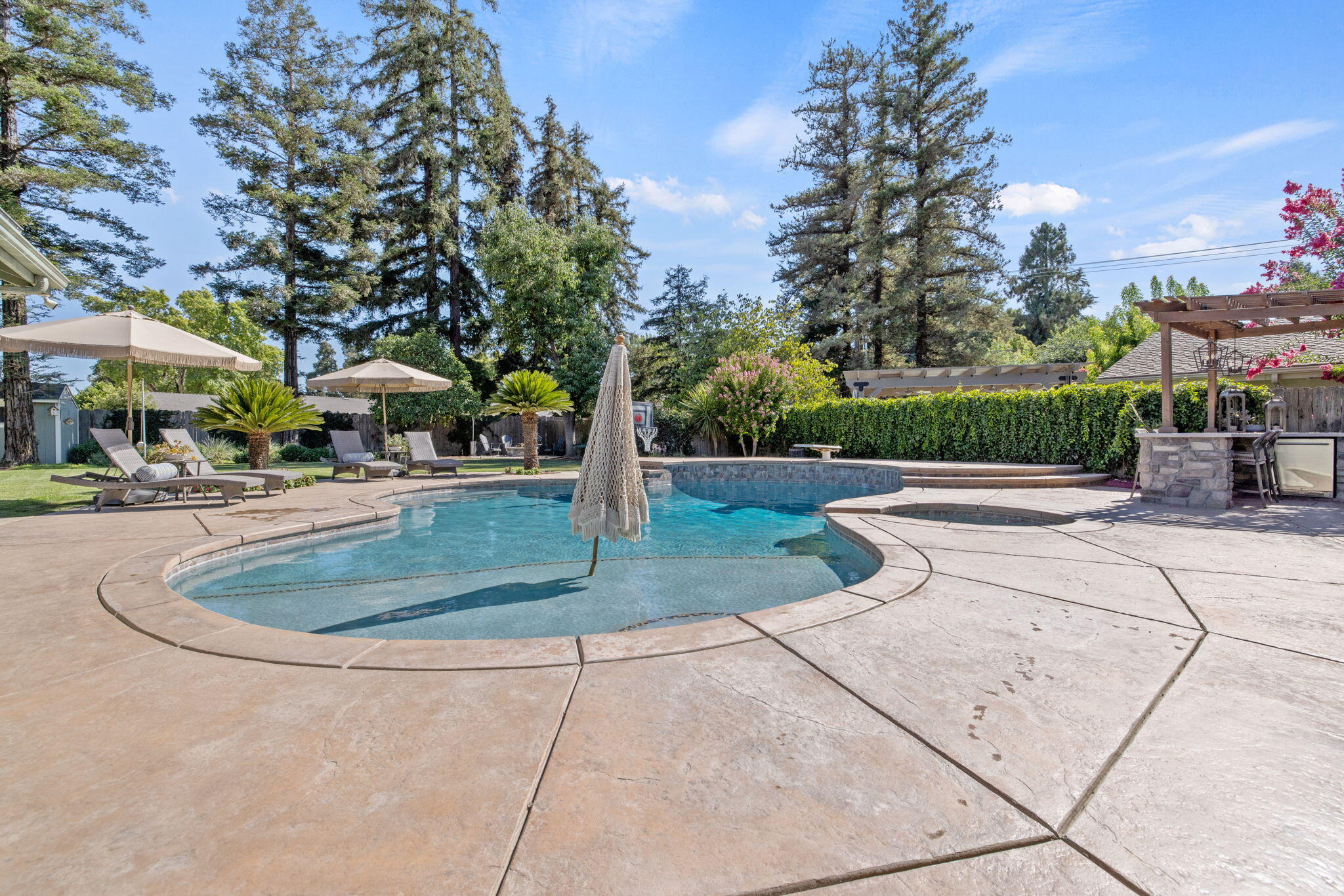 587 E Camelia Ave, Tulare, CA 93274