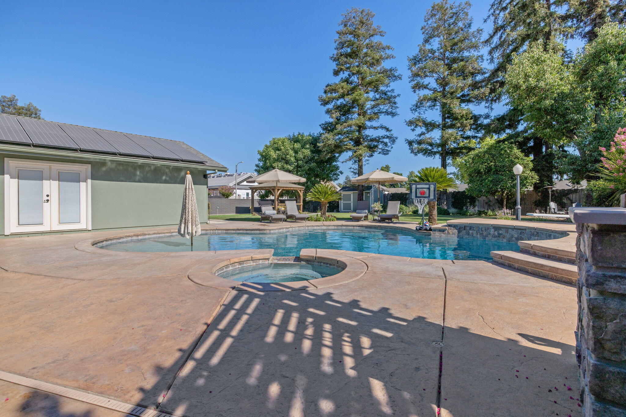 587 E Camelia Ave, Tulare, CA 93274