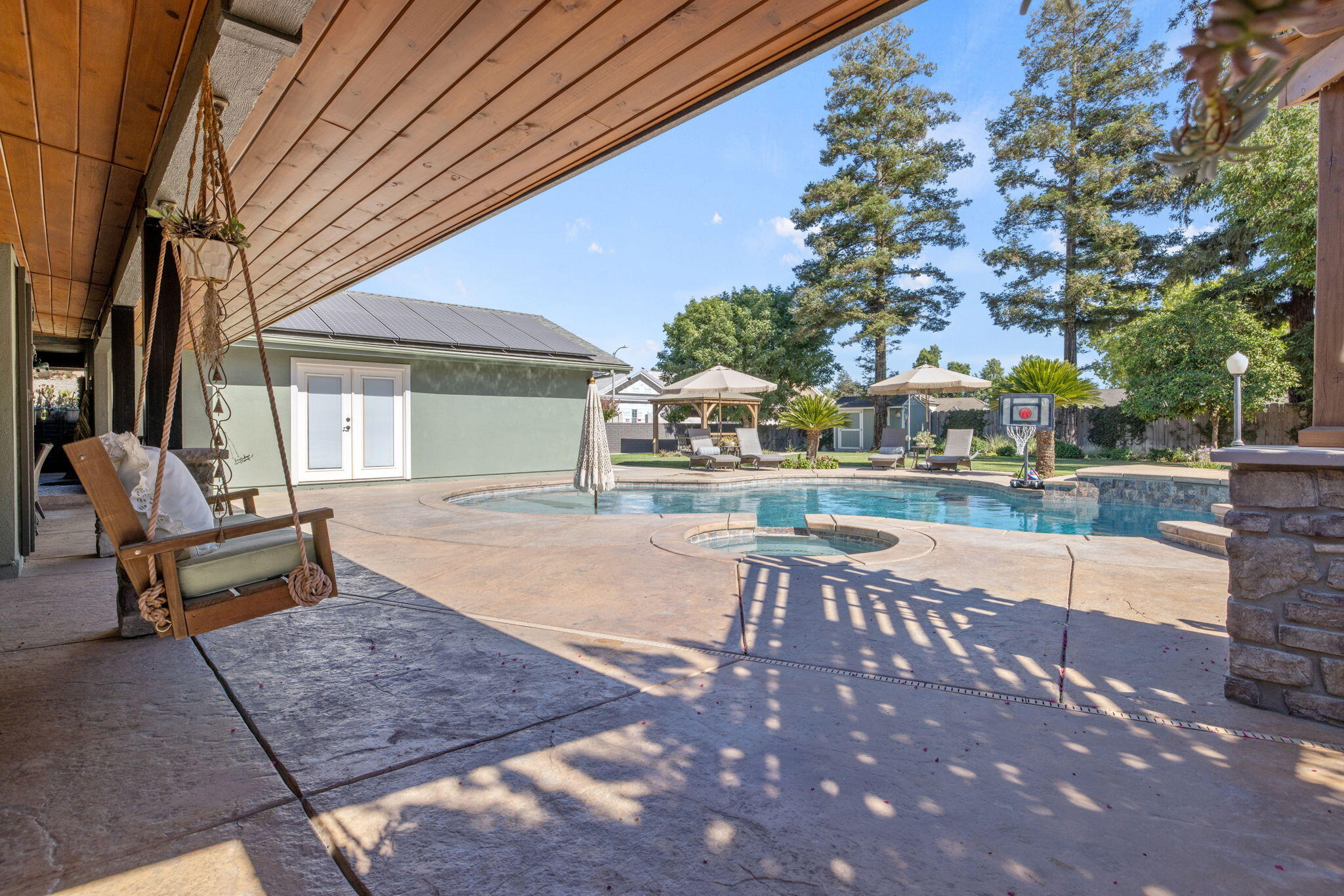 587 E Camelia Ave, Tulare, CA 93274