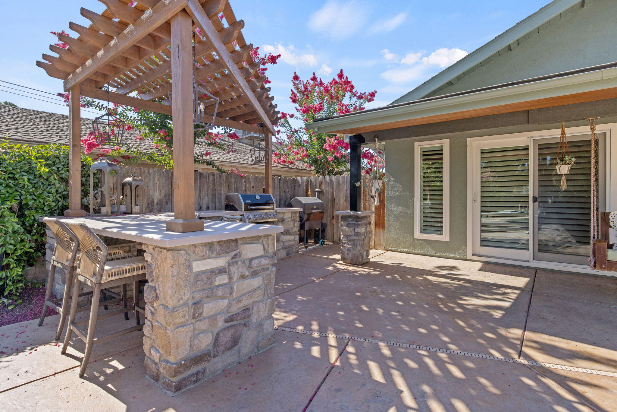 587 E Camelia Ave, Tulare, CA 93274