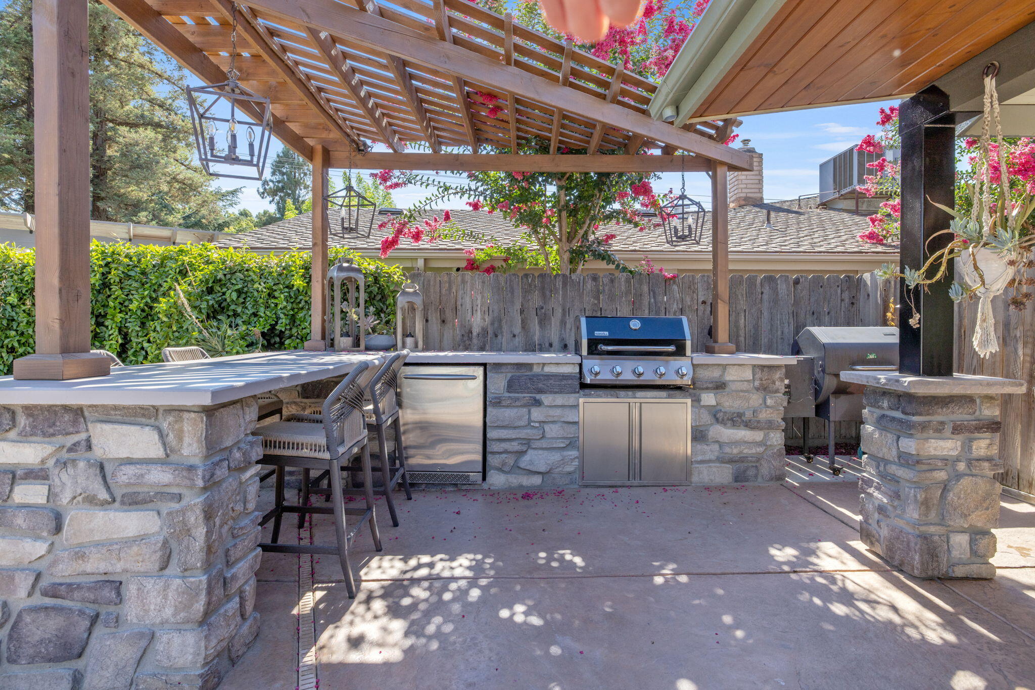 587 E Camelia Ave, Tulare, CA 93274