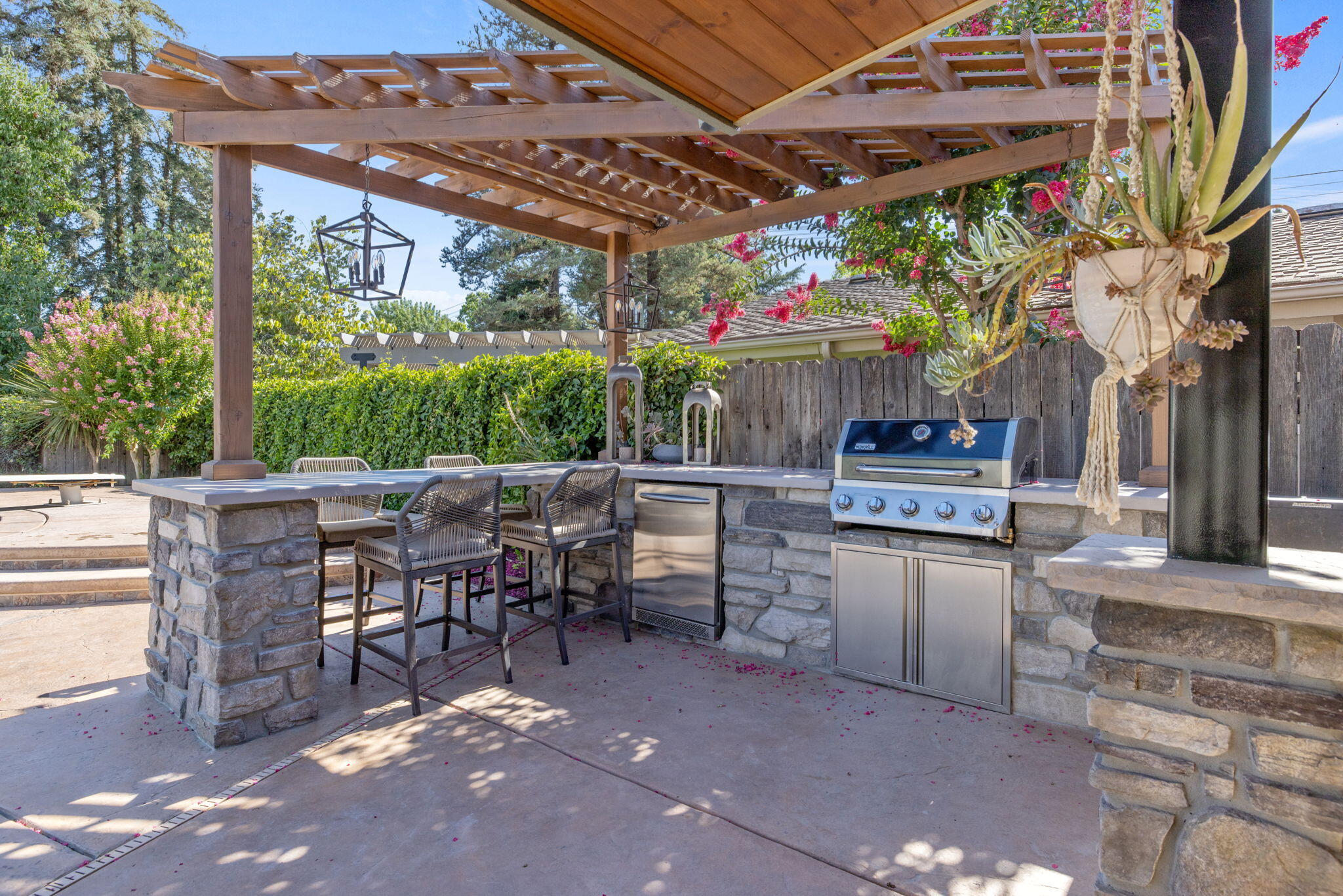 587 E Camelia Ave, Tulare, CA 93274