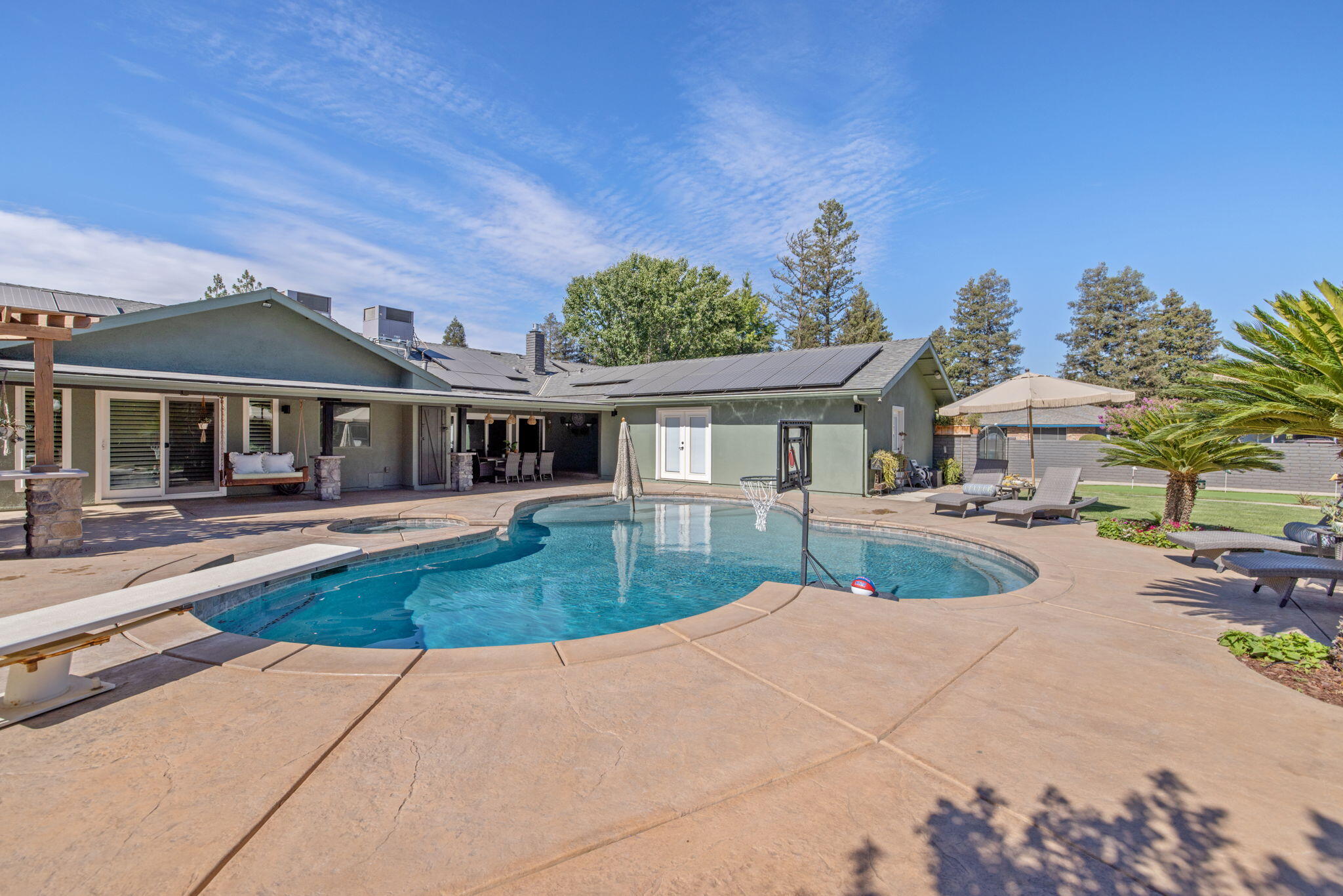 587 E Camelia Ave, Tulare, CA 93274