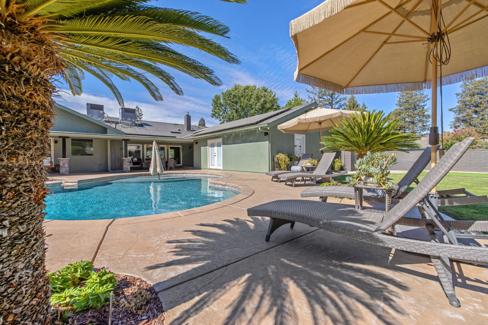 587 E Camelia Ave, Tulare, CA 93274