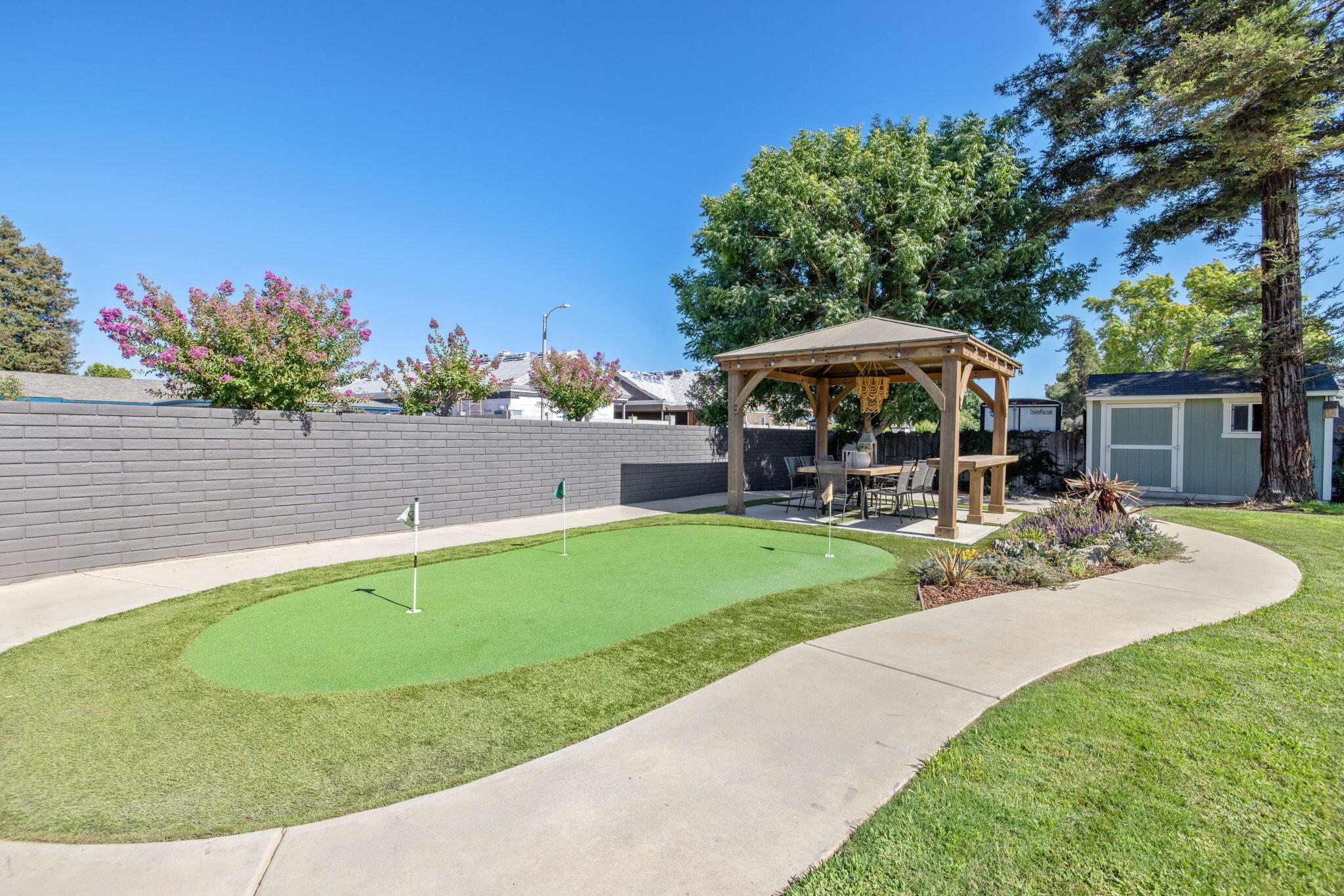 587 E Camelia Ave, Tulare, CA 93274