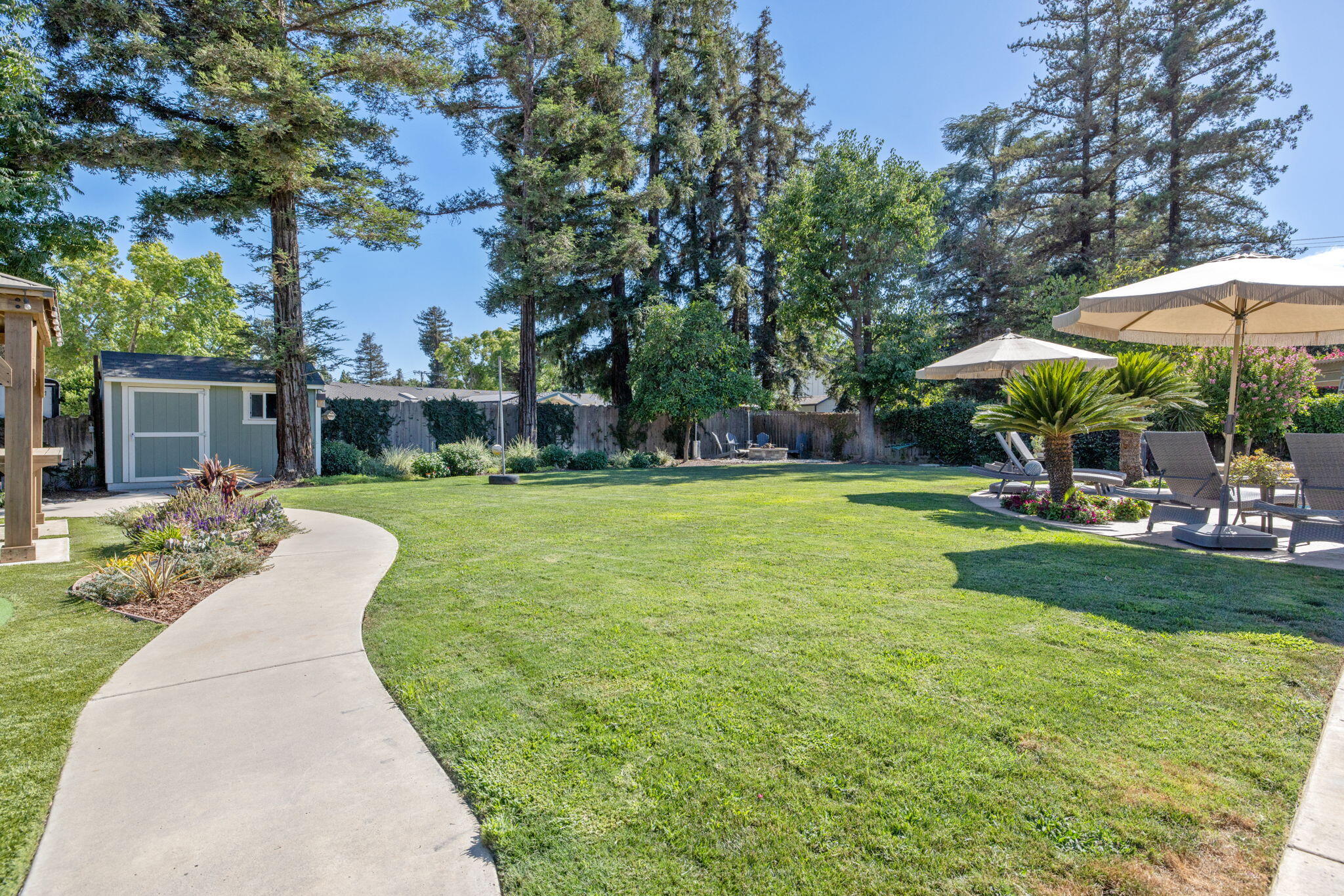 587 E Camelia Ave, Tulare, CA 93274