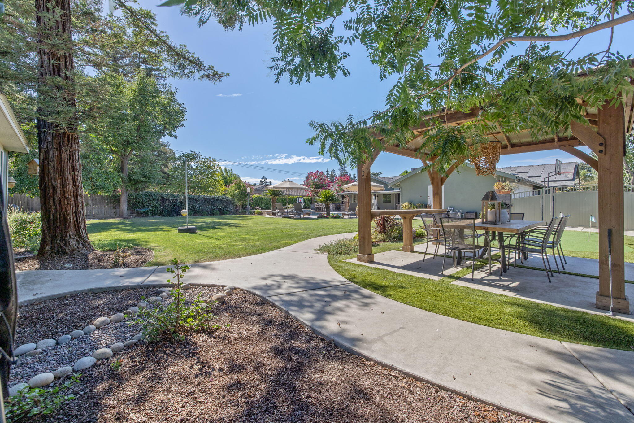 587 E Camelia Ave, Tulare, CA 93274