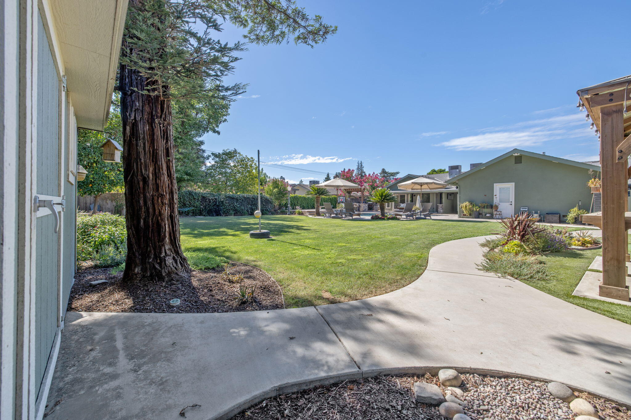 587 E Camelia Ave, Tulare, CA 93274