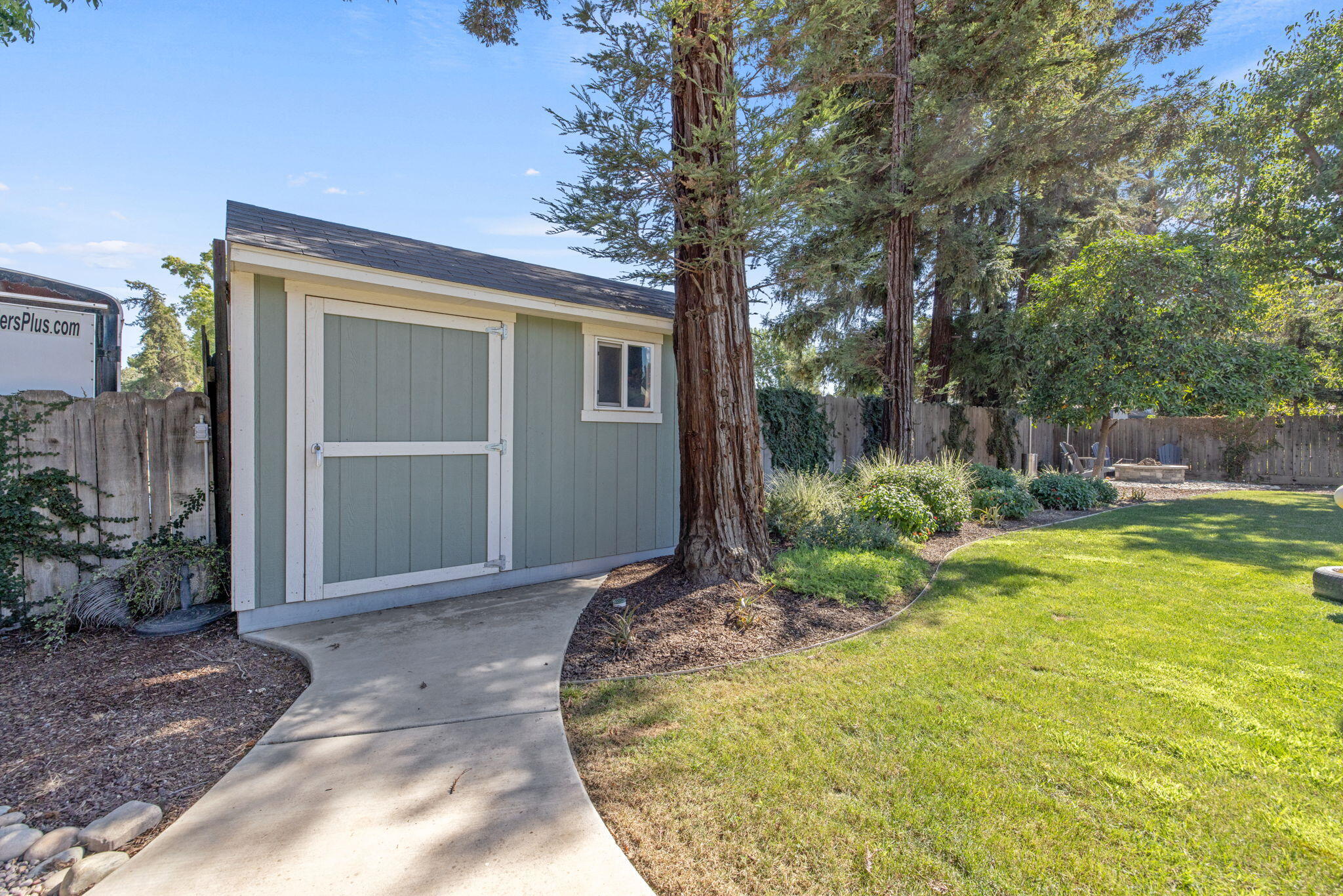587 E Camelia Ave, Tulare, CA 93274