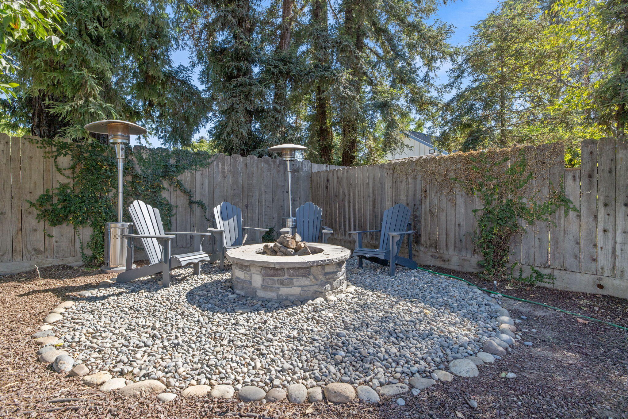 587 E Camelia Ave, Tulare, CA 93274