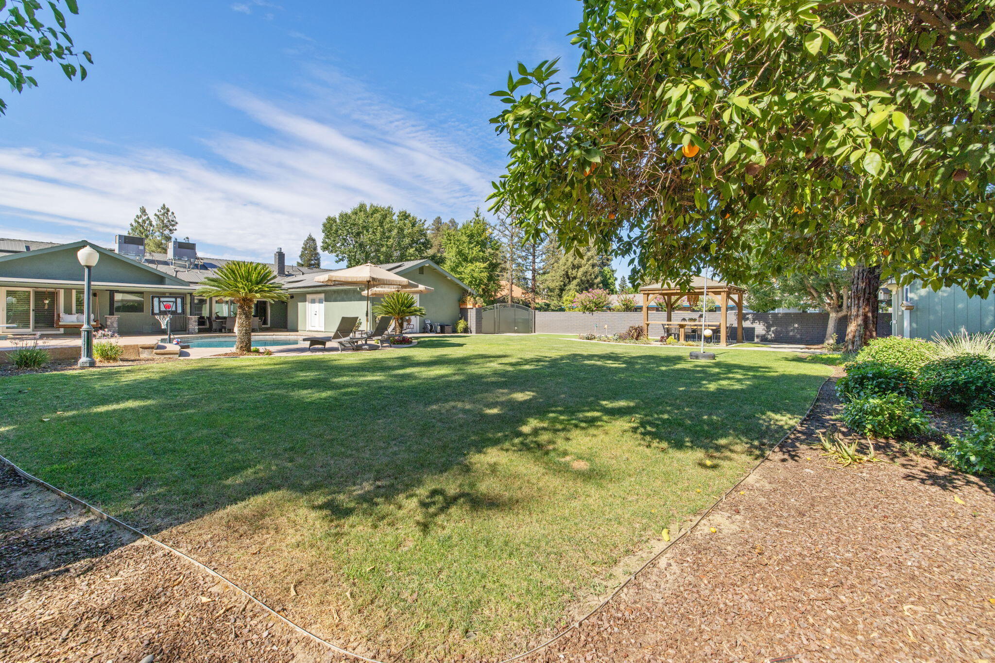 587 E Camelia Ave, Tulare, CA 93274