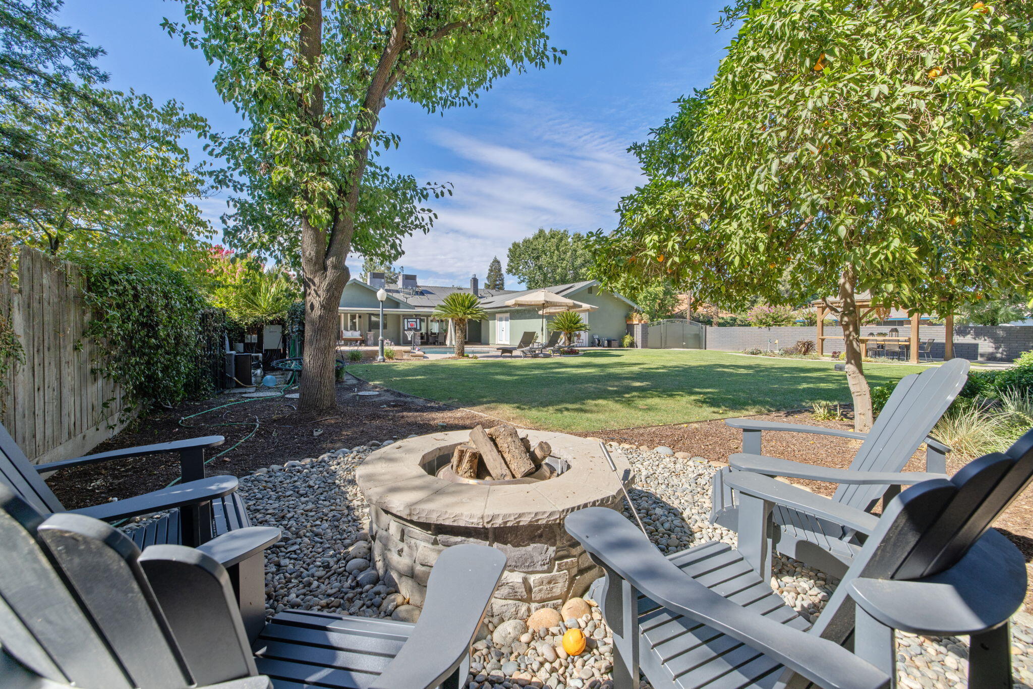 587 E Camelia Ave, Tulare, CA 93274