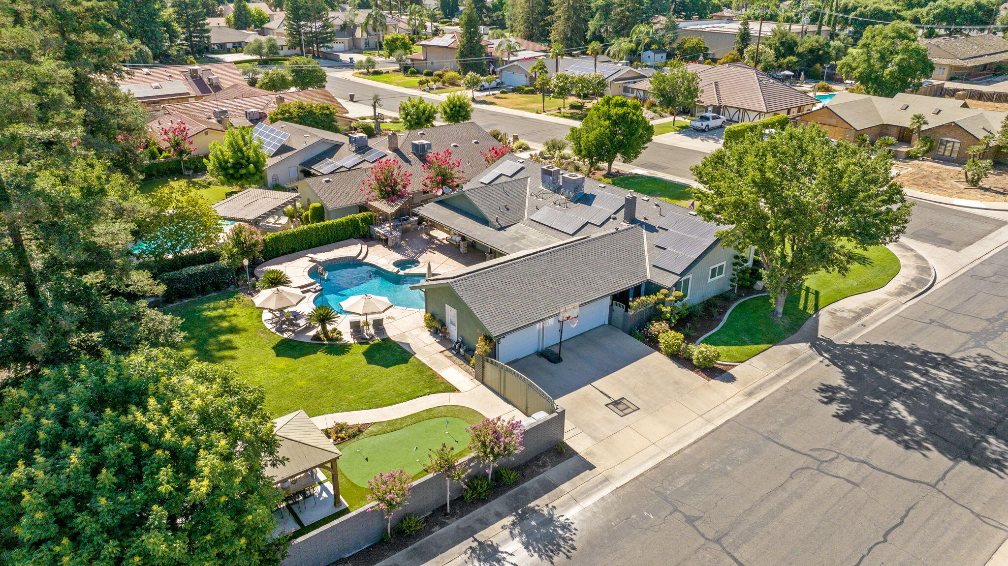 587 E Camelia Ave, Tulare, CA 93274