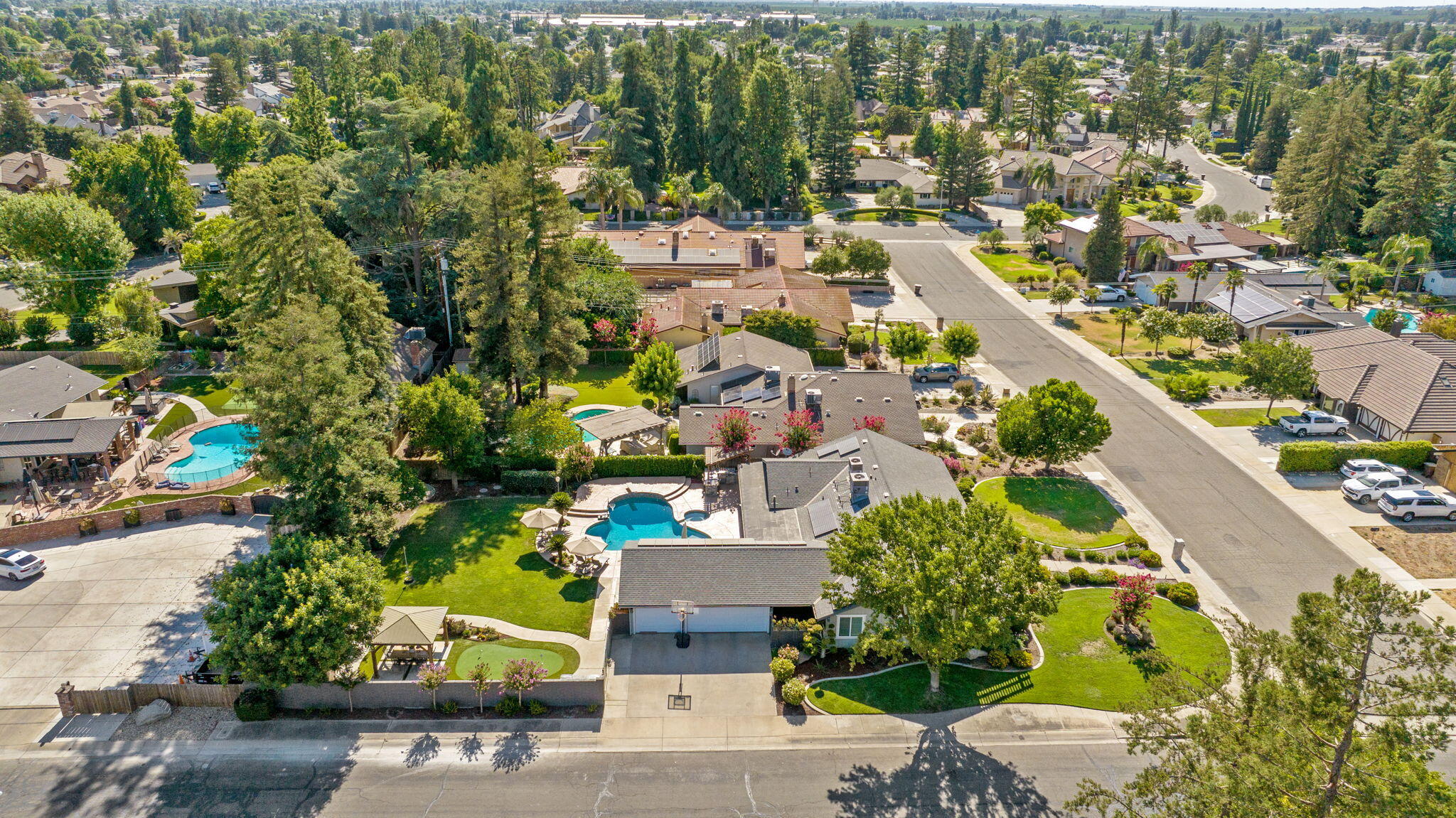 587 E Camelia Ave, Tulare, CA 93274