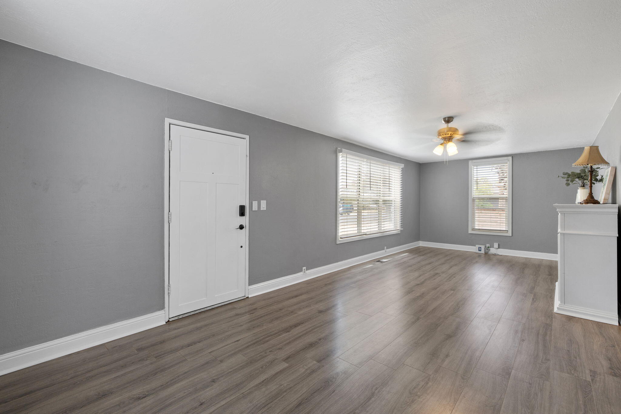 224 E 10th St, Hanford, CA 93230