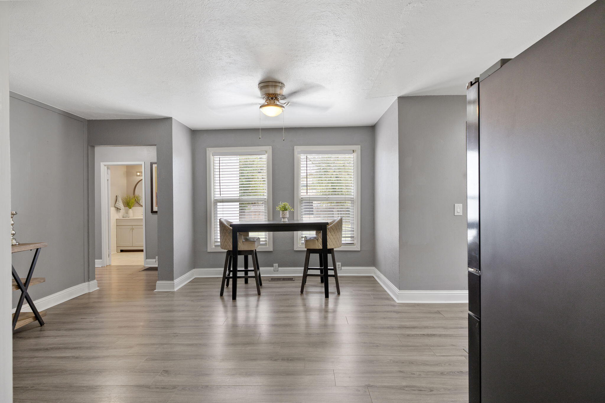 224 E 10th St, Hanford, CA 93230