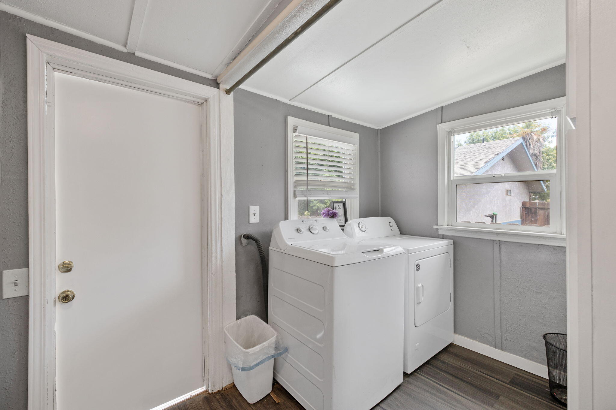 224 E 10th St, Hanford, CA 93230