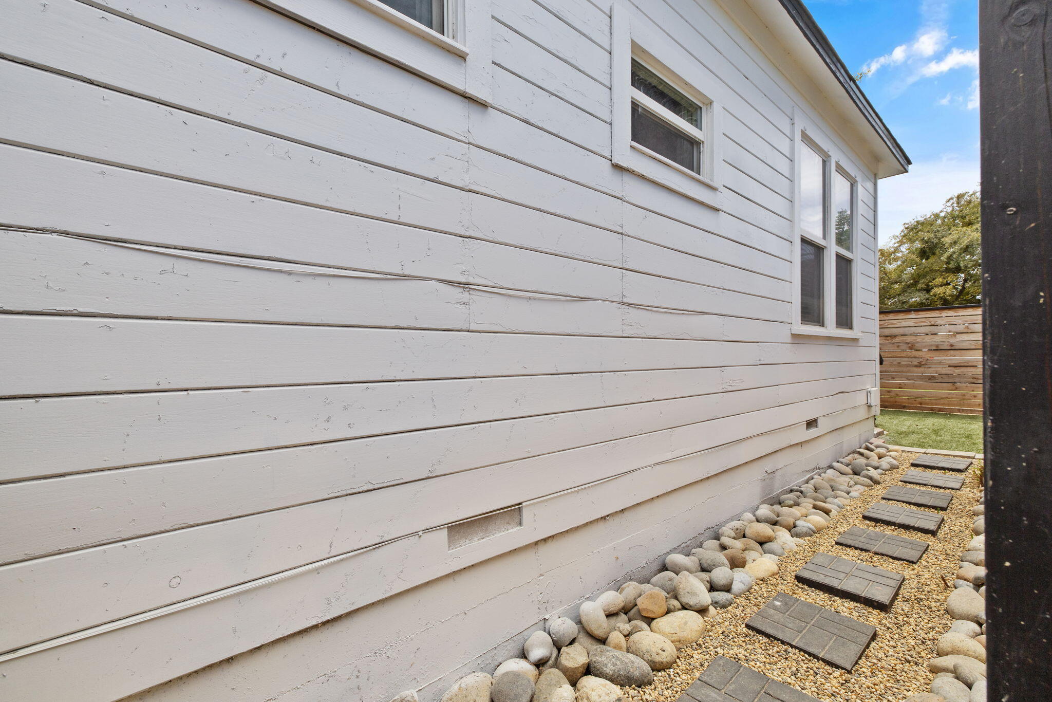 224 E 10th St, Hanford, CA 93230