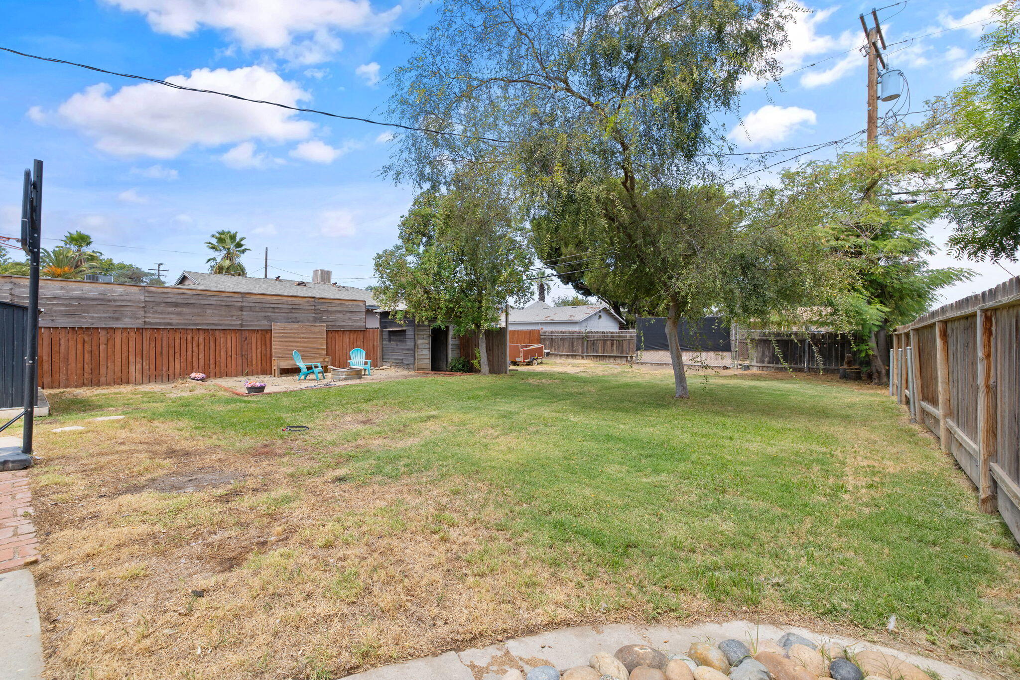 224 E 10th St, Hanford, CA 93230