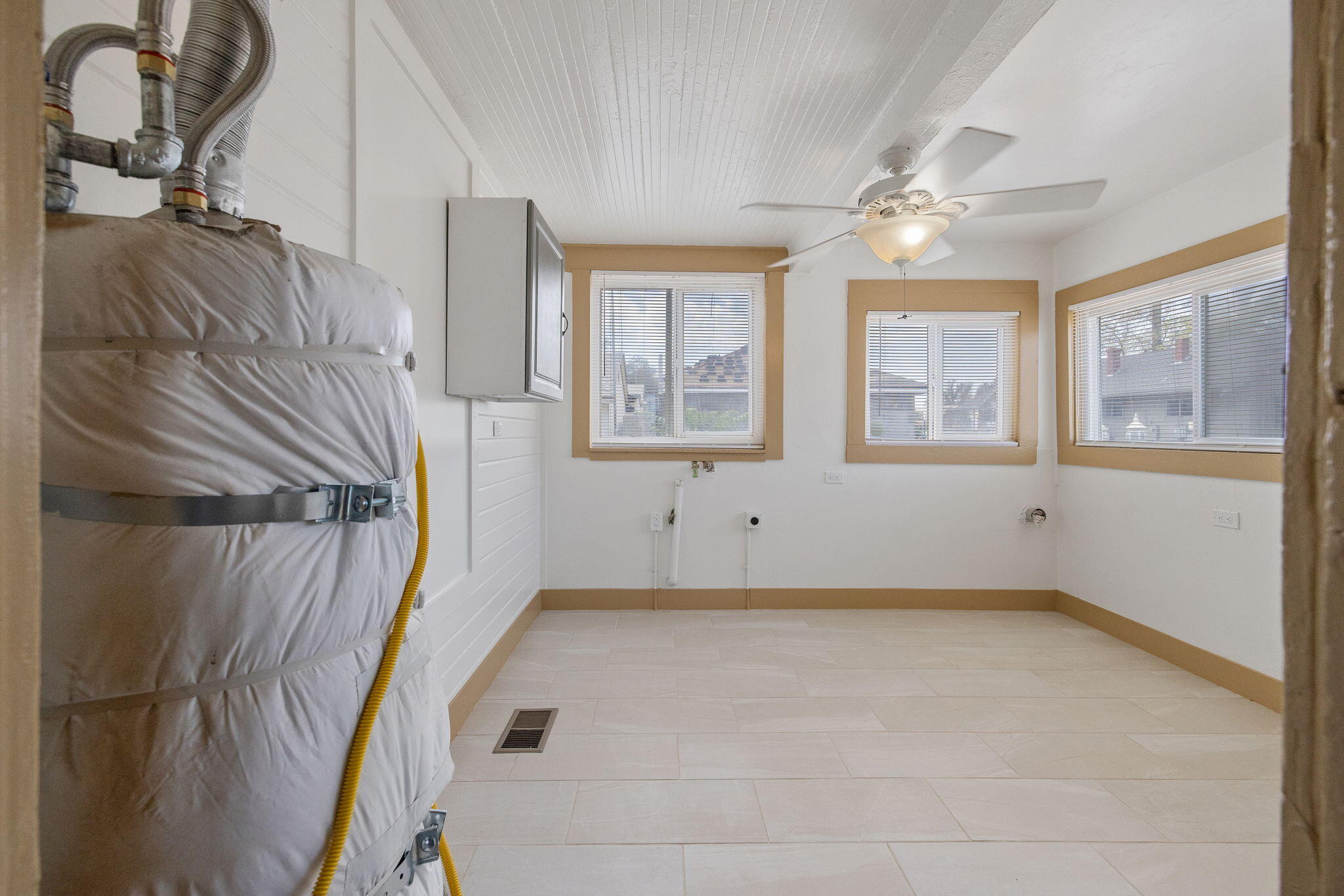 112 Irwin Ct, Hanford, CA 93230