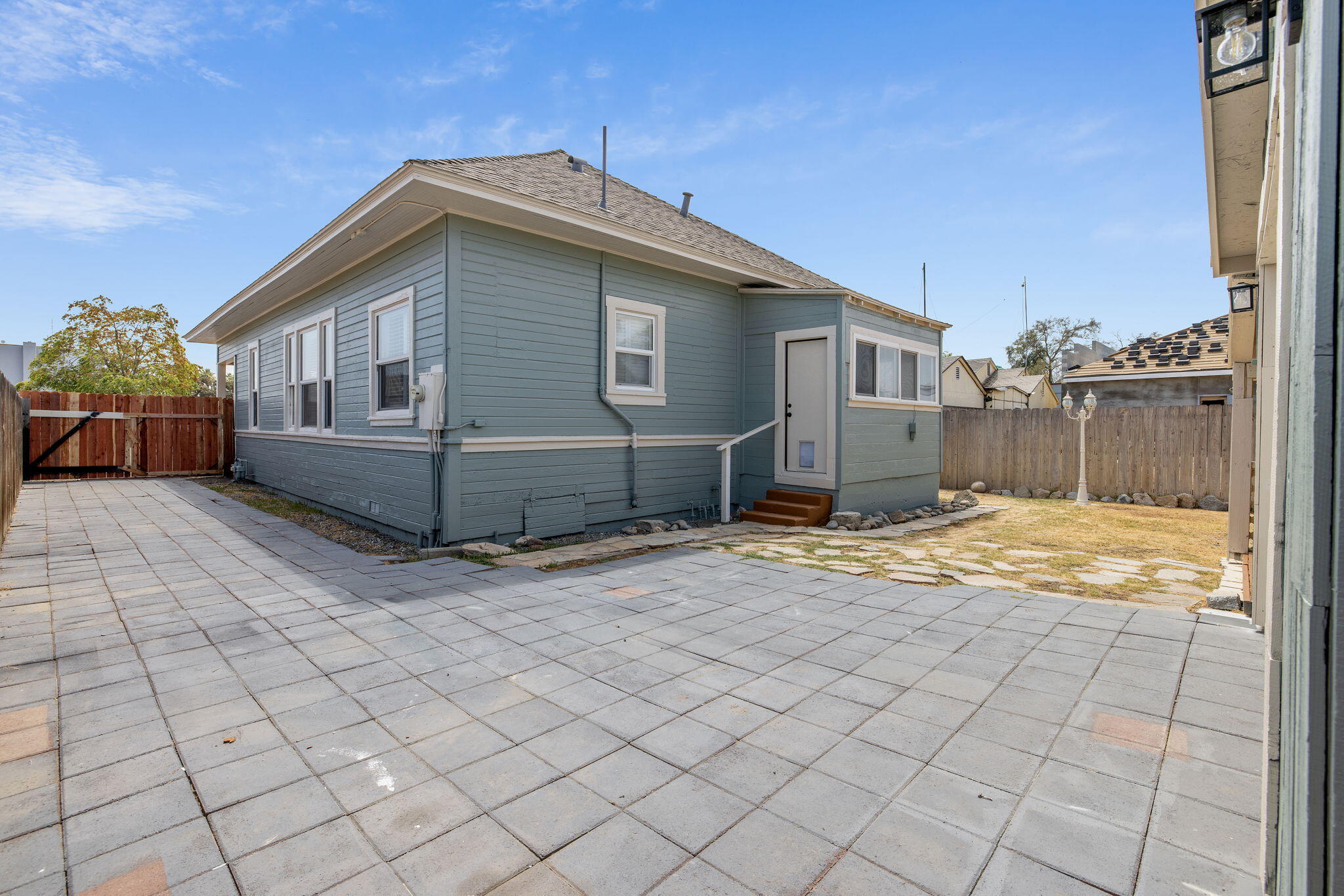 112 Irwin Ct, Hanford, CA 93230