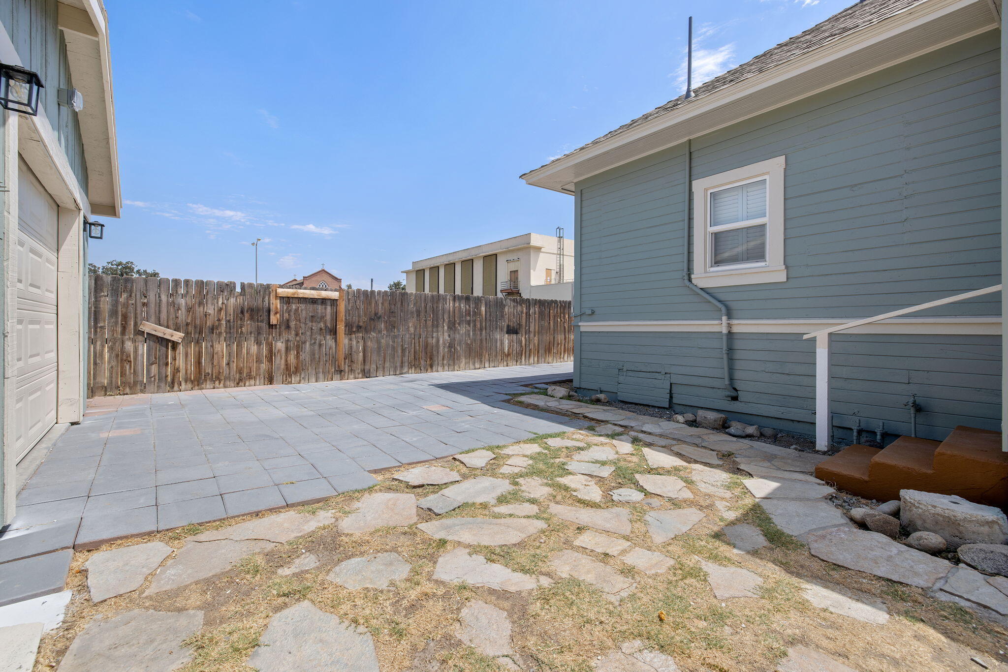 112 Irwin Ct, Hanford, CA 93230