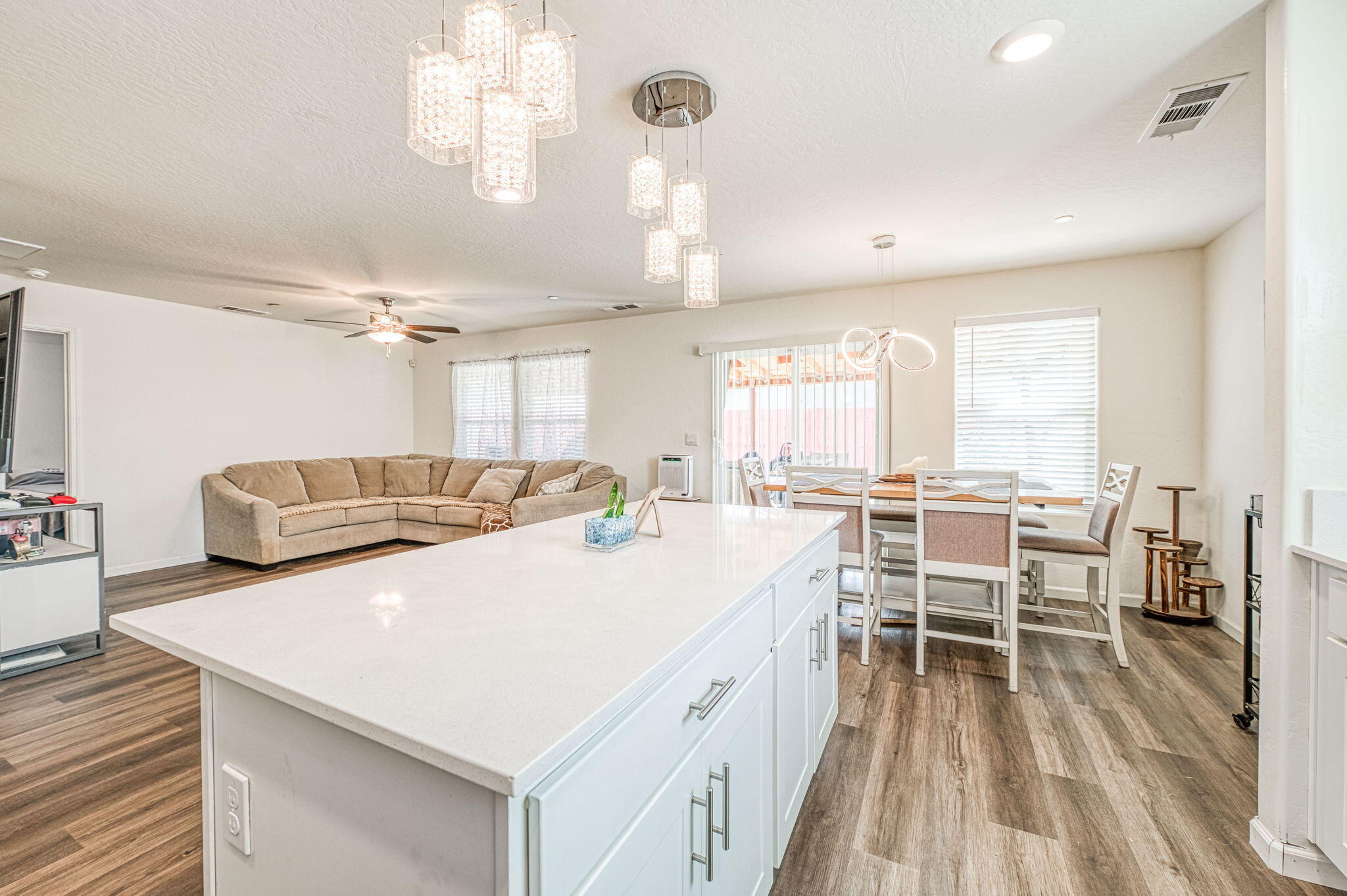 545 W Bravo Ave, Woodlake, CA 93286