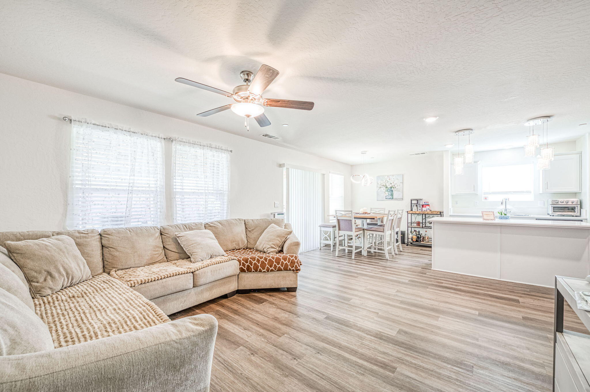 545 W Bravo Ave, Woodlake, CA 93286