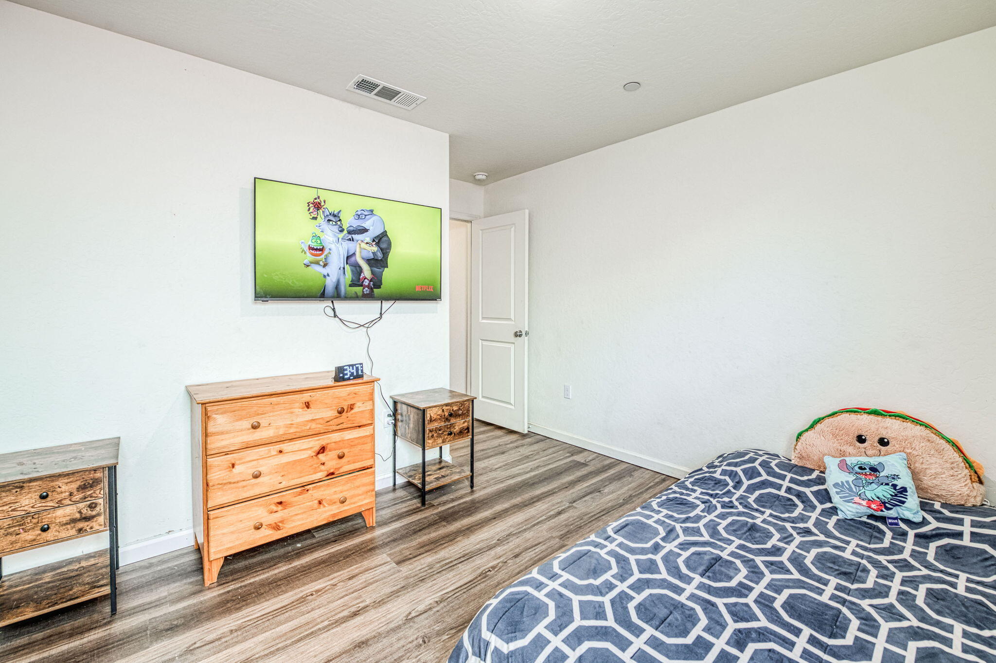 545 W Bravo Ave, Woodlake, CA 93286